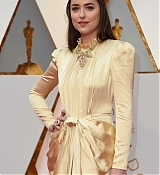 Dakota_Johnson_-_89th_Annual_Academy_Awards_in_Hollywood_02262017-16.jpg