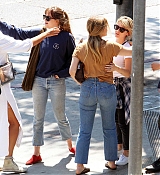 Dakota_Johnson_-_Goes_for_lunch_and_shopping_in_Los_Angeles_on_August_22-08.jpg