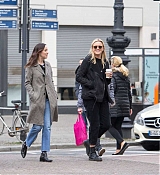 Dakota_Johnson_-_out_and_about_in_Berlin_Charlottenburg2C_Germany_on_March_6-01.jpg