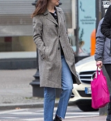 Dakota_Johnson_-_out_and_about_in_Berlin_Charlottenburg2C_Germany_on_March_6-02.jpg