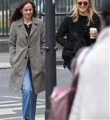 Dakota_Johnson_-_out_and_about_in_Berlin_Charlottenburg2C_Germany_on_March_6-03.jpg