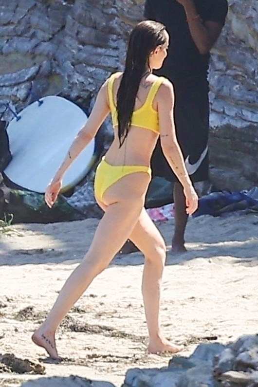 5BMQ5D_Dakota_Johnson___Bikini_in_Malibu_06232024_04.jpg 5BMQ5D_Dakota_Johnson___Bikini_in_Malibu_06232024_04.jpg