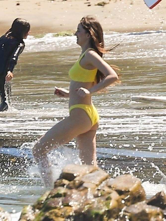 5BMQ5D_Dakota_Johnson___Bikini_in_Malibu_06232024_18.jpg 5BMQ5D_Dakota_Johnson___Bikini_in_Malibu_06232024_18.jpg