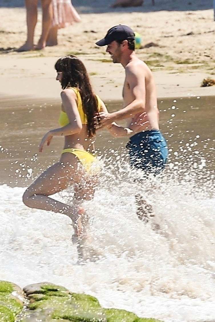 5BMQ5D_Dakota_Johnson___Bikini_in_Malibu_06232024_21.jpg 5BMQ5D_Dakota_Johnson___Bikini_in_Malibu_06232024_21.jpg