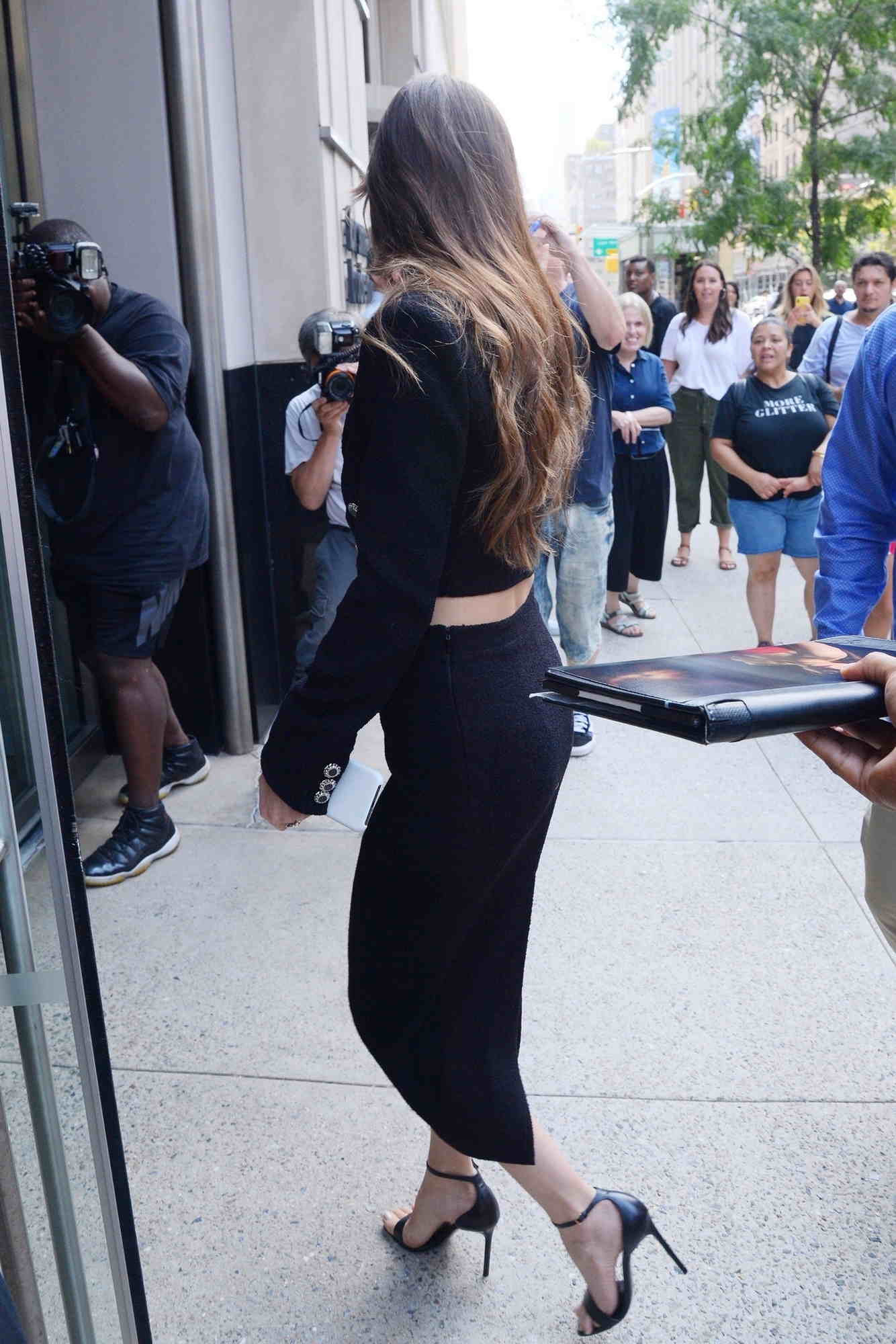 Arrives_to_a_radio_station_in_New_York_-_August_75.jpg Arrives_to_a_radio_station_in_New_York_-_August_75.jpg
