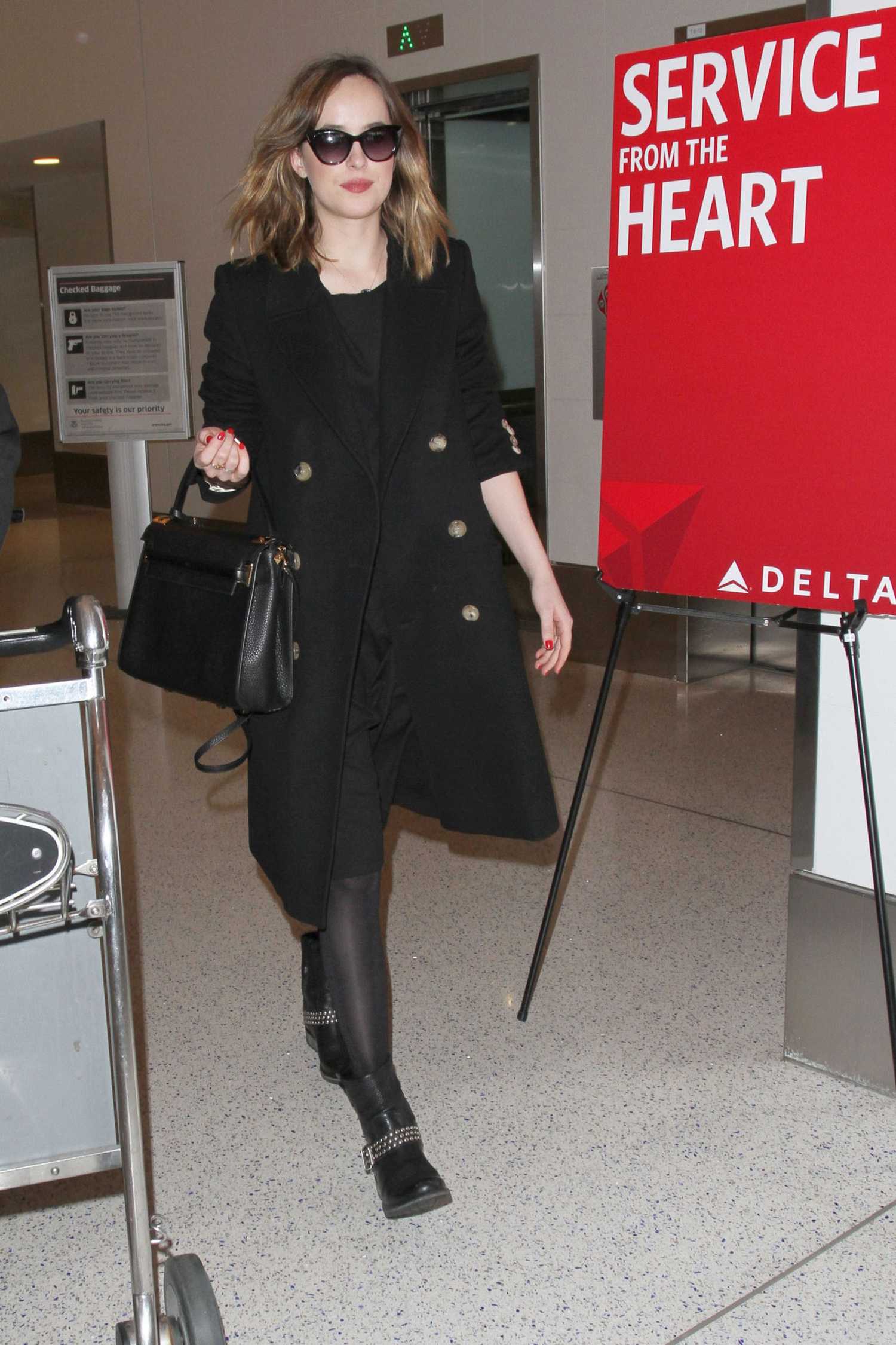 Arriving_At_LAX_Airport_-_January_26-01.jpg