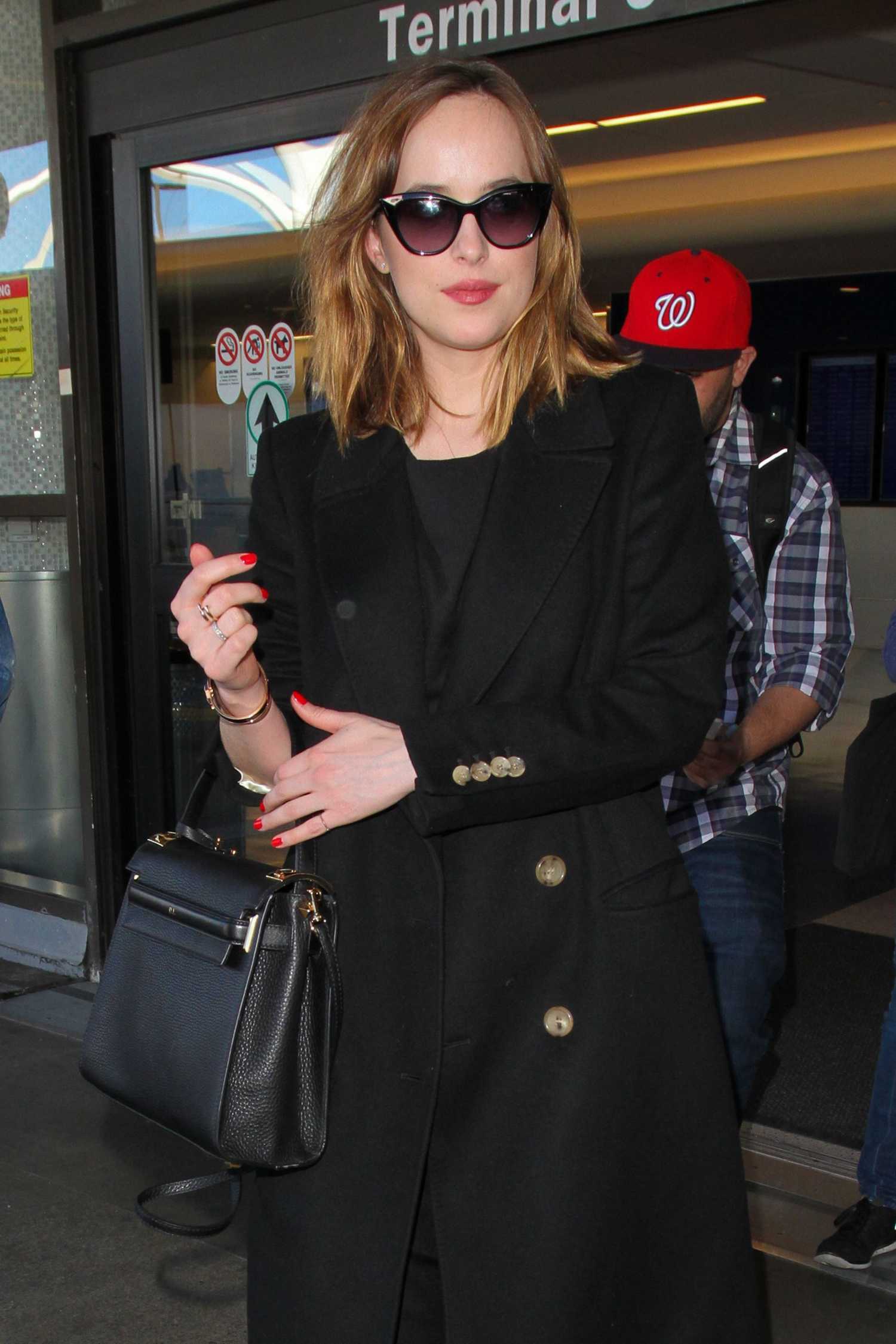 Arriving_At_LAX_Airport_-_January_26-04.jpg