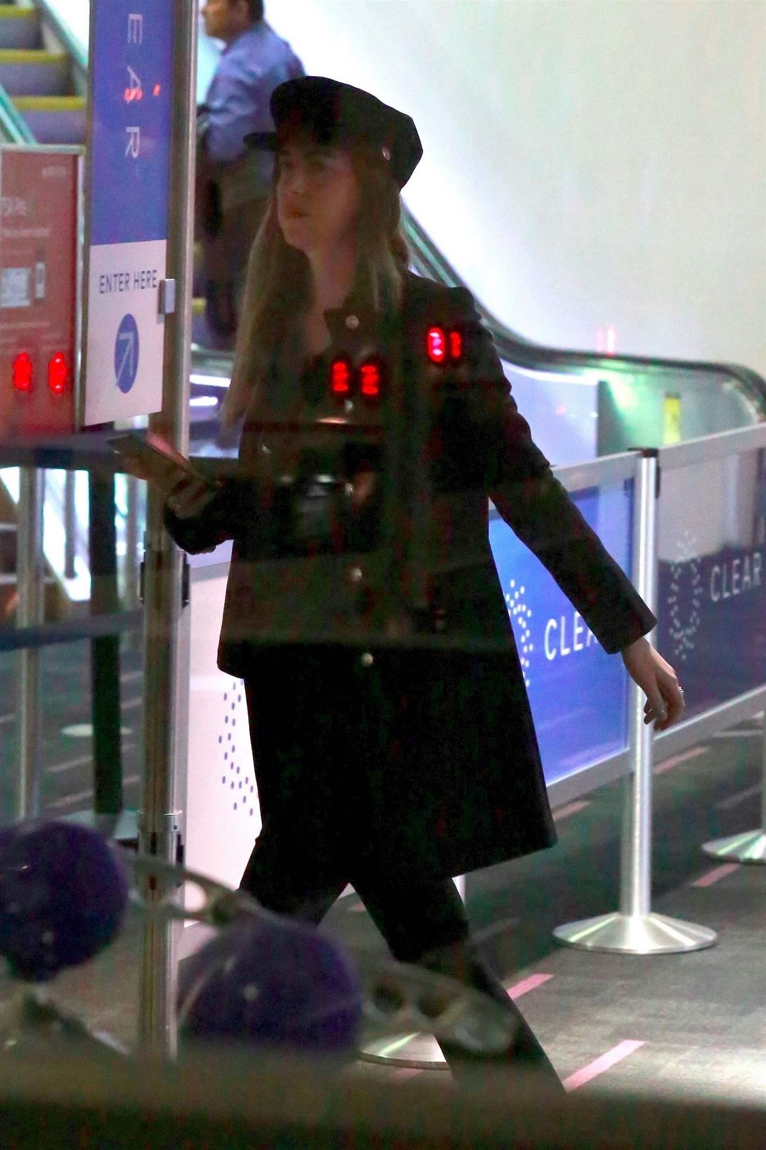 Arriving_at_LAX_Airport_-_December_13-05.jpg