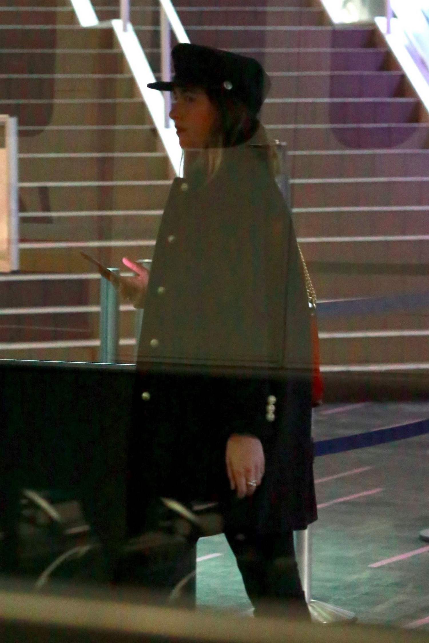 Arriving_at_LAX_Airport_-_December_13-07.jpg