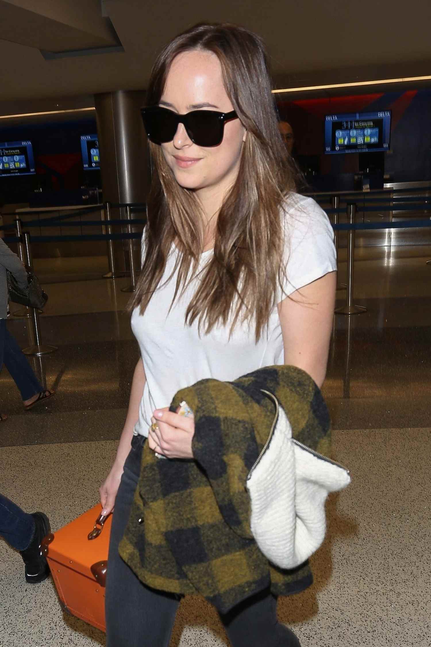 Arriving_at_LAX_Airport_-_October_28-02.jpg