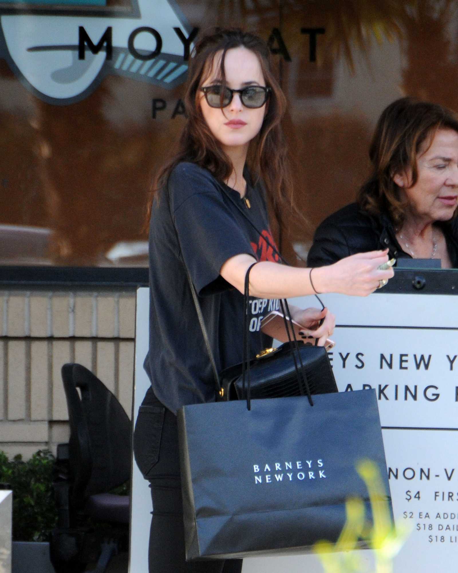 At_Barneys_New_York_in_Los_Angeles_-_March_24-08.jpg