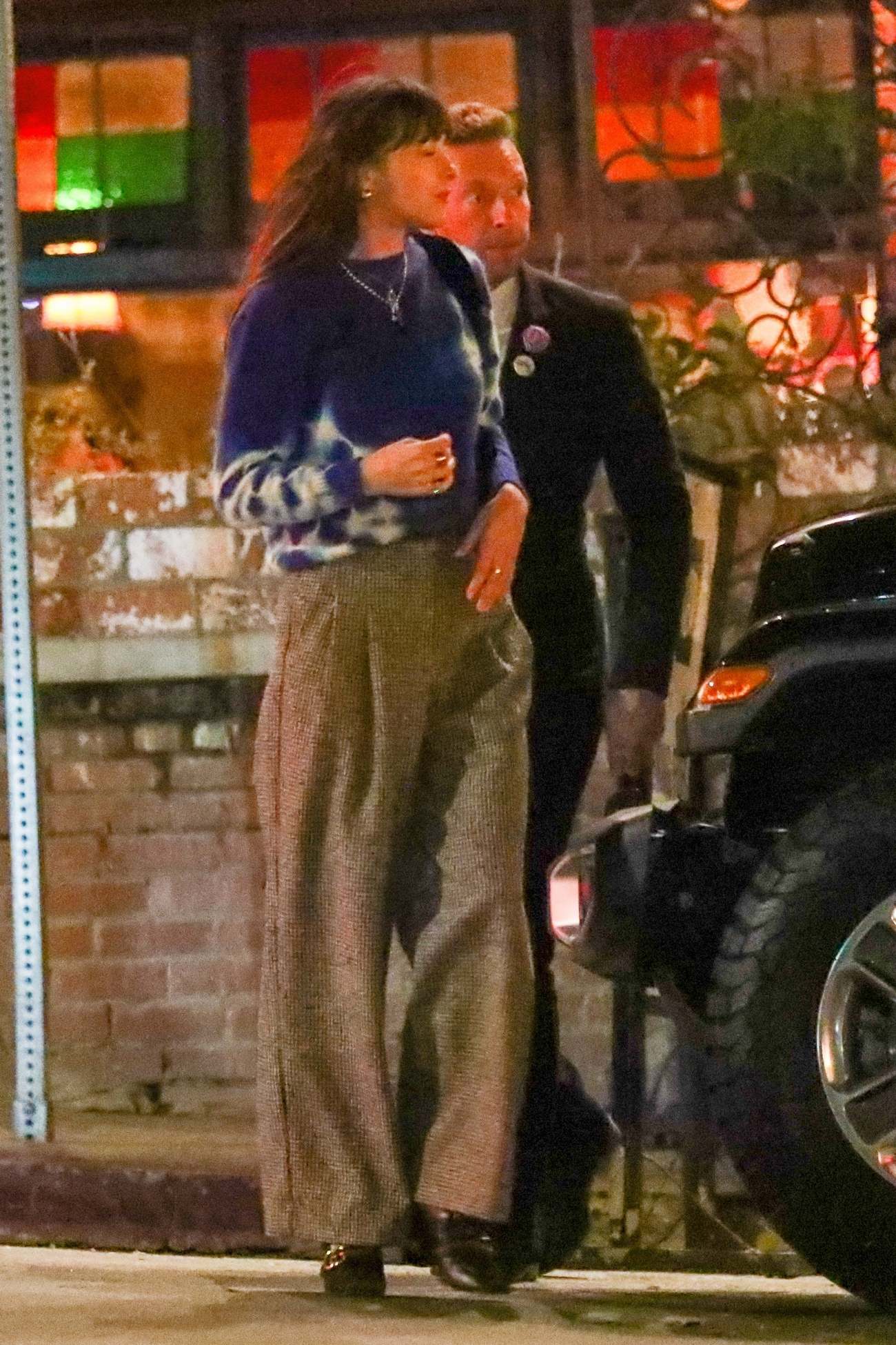 At_an_Italian_Restaurant_in_LA_with_Chris_Martin_-_January_29-02.jpg