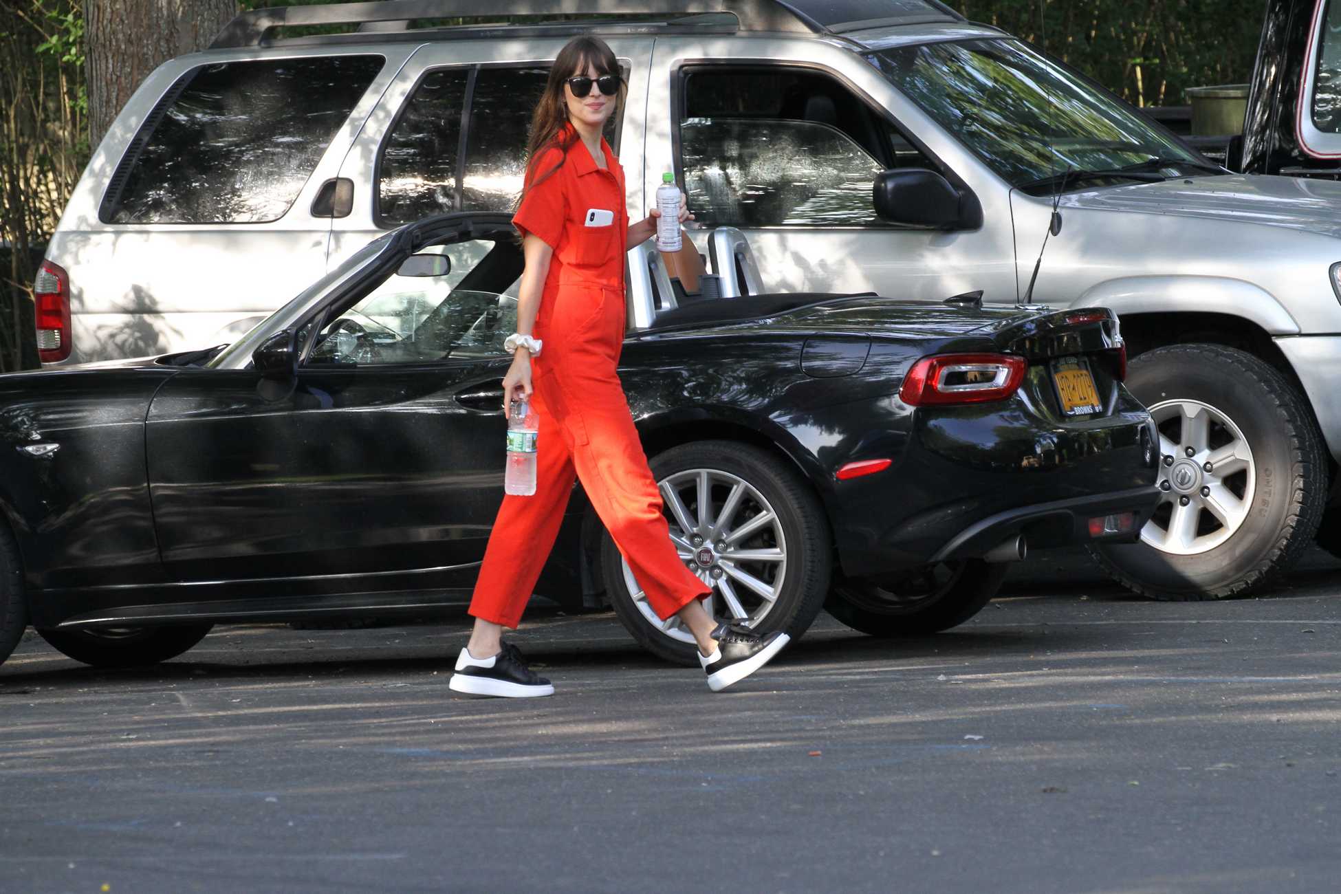 Chris_Martin_And_Dakota_Spotted_Having_Lunch_In_The_Hampton_s_08052019-02.jpg Chris_Martin_And_Dakota_Spotted_Having_Lunch_In_The_Hampton_s_08052019-02.jpg