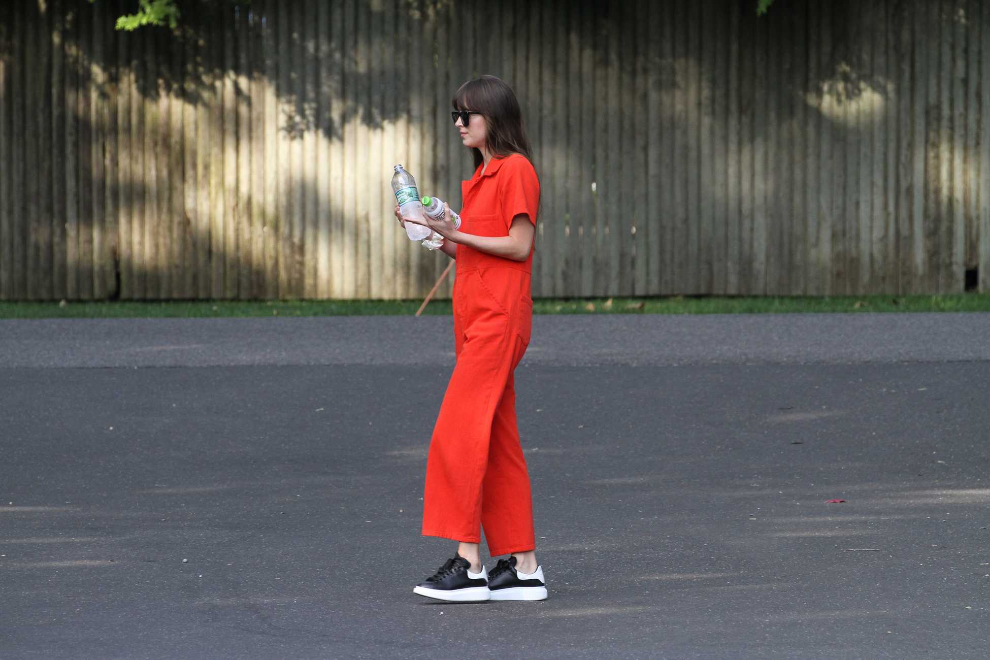 Chris_Martin_And_Dakota_Spotted_Having_Lunch_In_The_Hampton_s_08052019-03.jpg Chris_Martin_And_Dakota_Spotted_Having_Lunch_In_The_Hampton_s_08052019-03.jpg