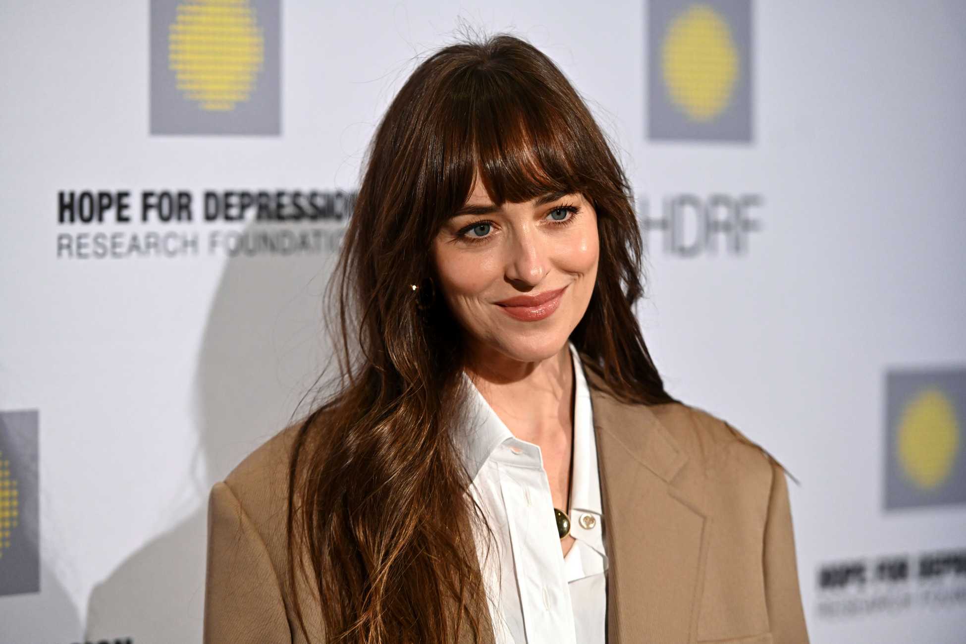 Dakota_Johnson_-_17th_Annual_HOPE_Luncheon_Seminar_in_New_York_1114202323.jpg
