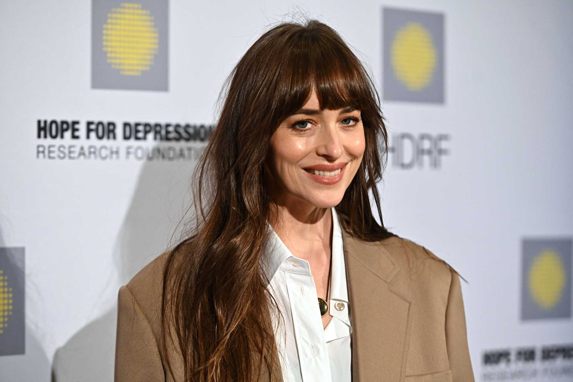 Dakota_Johnson_-_17th_Annual_HOPE_Luncheon_Seminar_in_New_York_1114202325.jpg