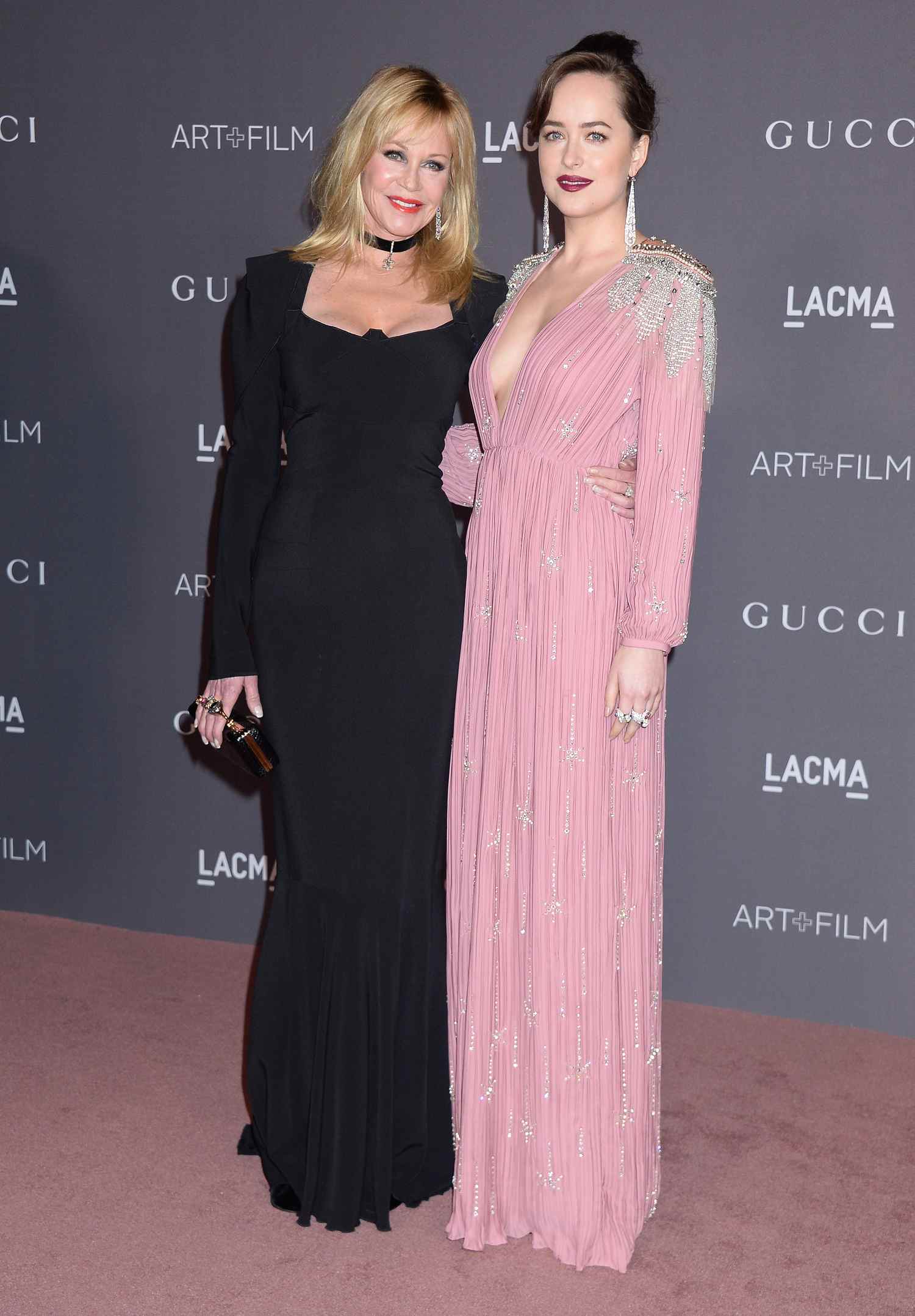 Dakota_Johnson_-_2017_LACMA_Art_2B_Film_Gala_-_Nov_4_281129.jpg