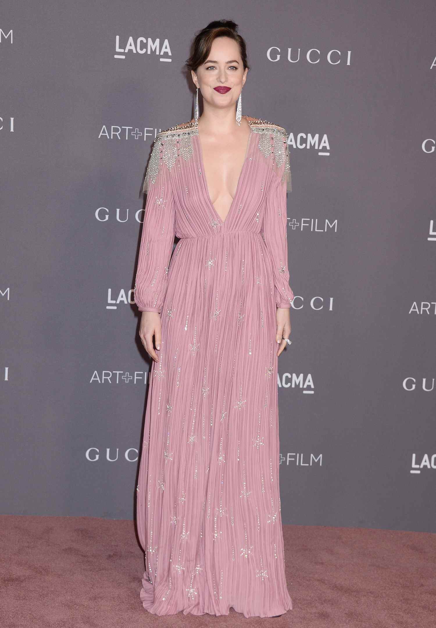 Dakota_Johnson_-_2017_LACMA_Art_2B_Film_Gala_-_Nov_4_28429.jpg