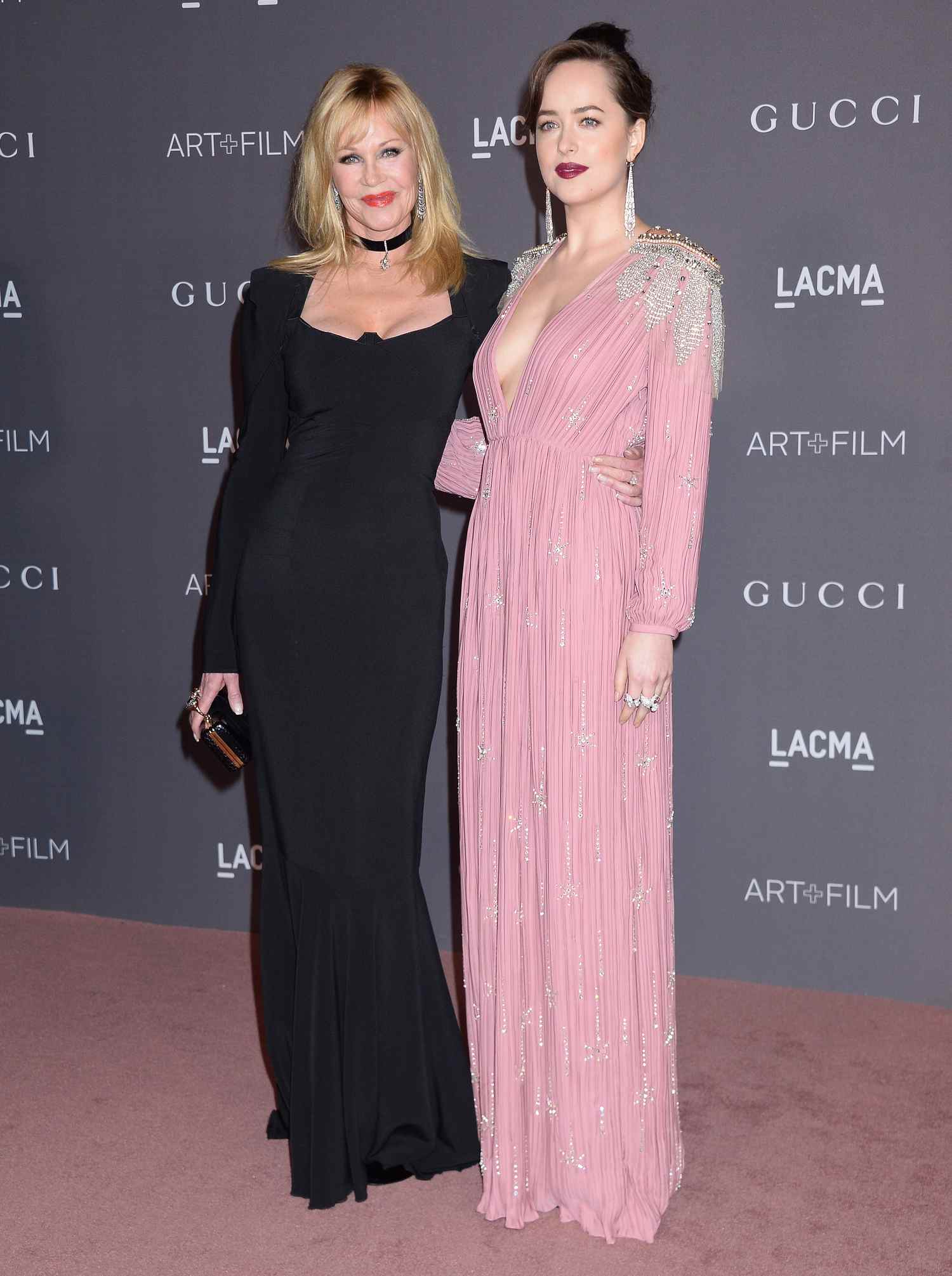 Dakota_Johnson_-_2017_LACMA_Art_2B_Film_Gala_-_Nov_4_28829.jpg