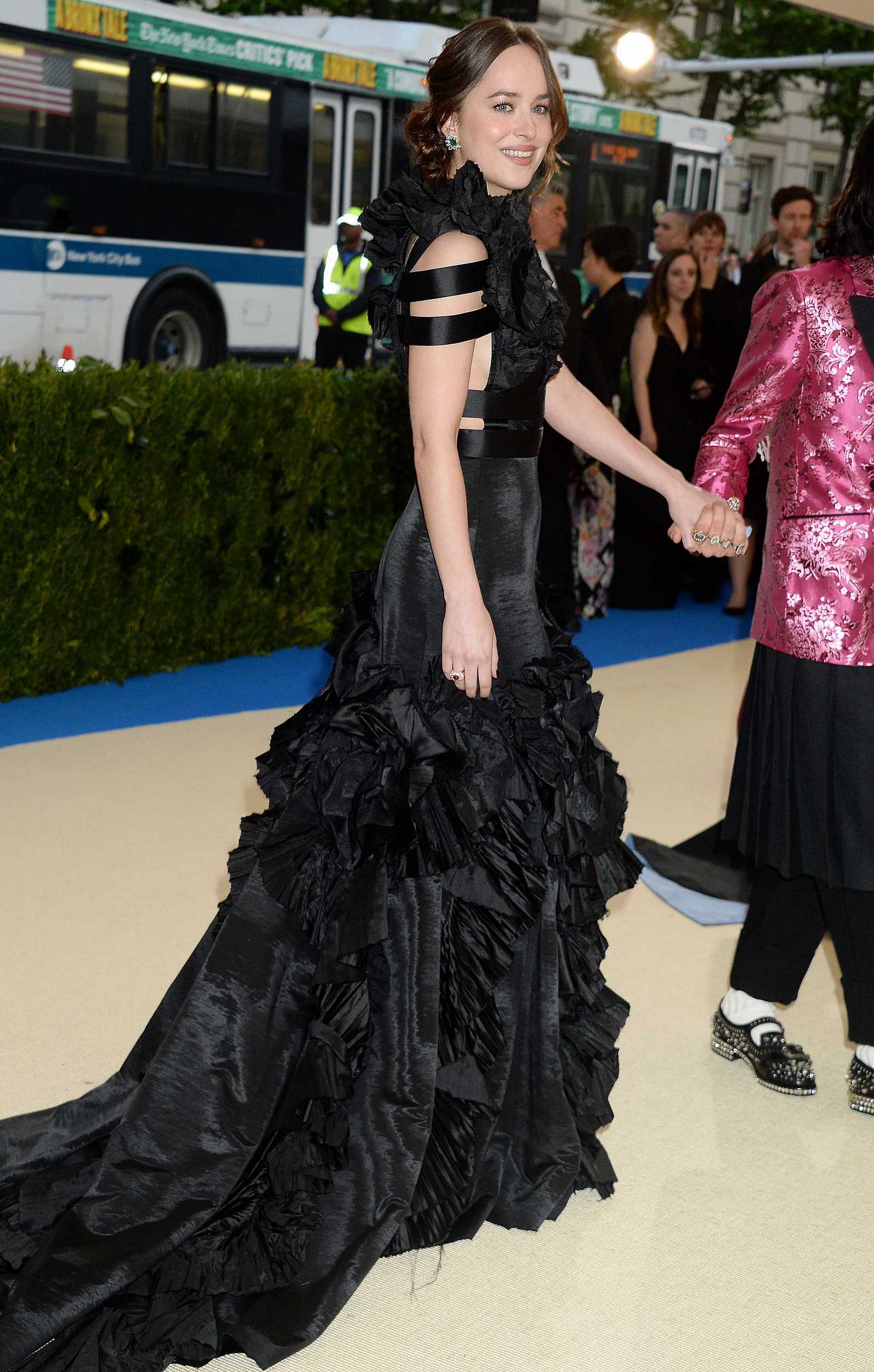 Dakota_Johnson_-_2017_MET_Gala_at_The_Metropolitan_Museum_of_Art_-_May_1-13.jpg Dakota_Johnson_-_2017_MET_Gala_at_The_Metropolitan_Museum_of_Art_-_May_1-13.jpg