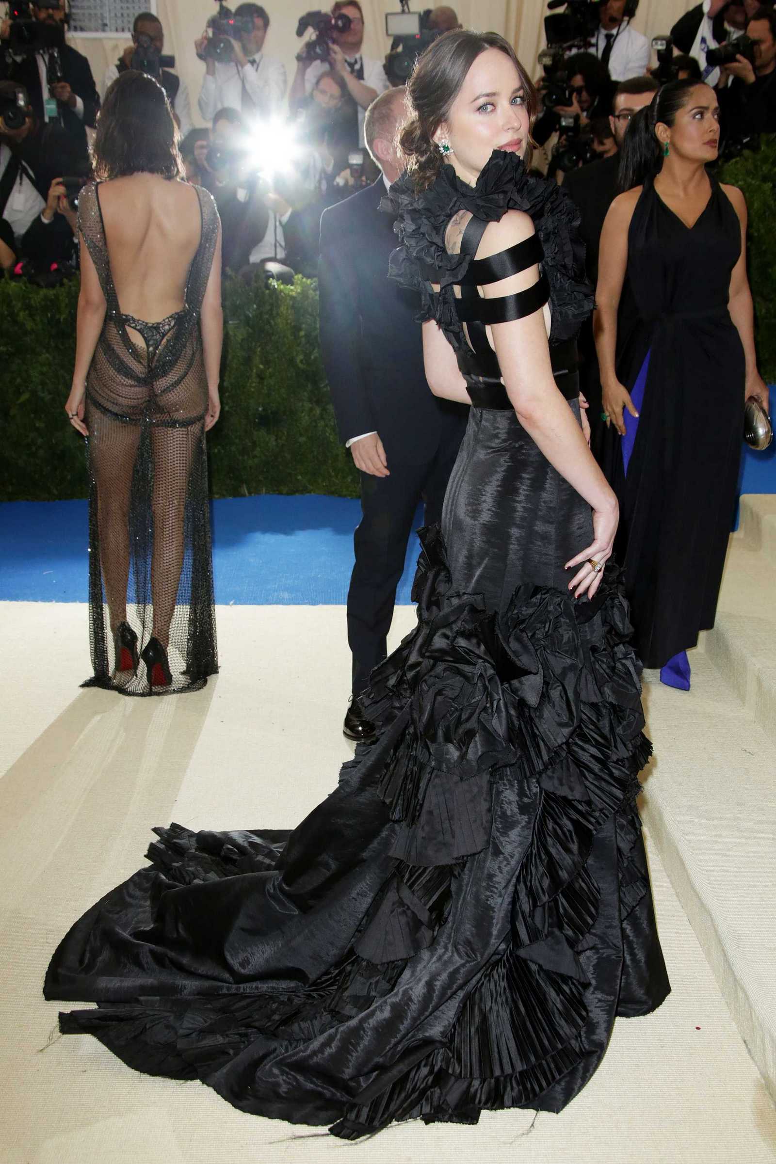 Dakota_Johnson_-_2017_MET_Gala_at_The_Metropolitan_Museum_of_Art_-_May_1-16.jpg