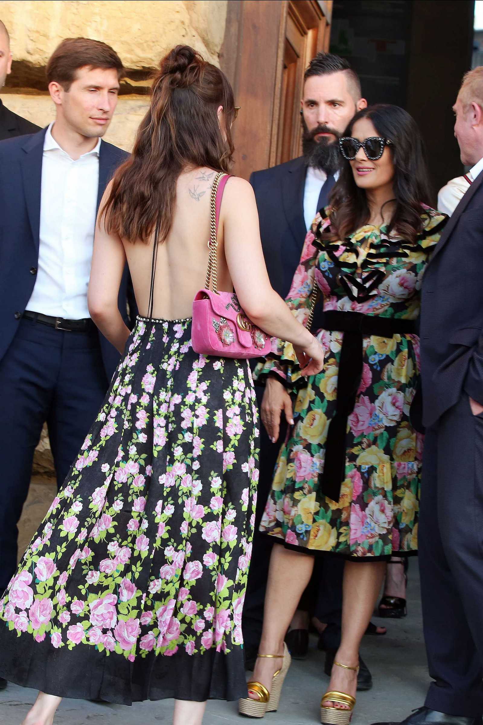 Dakota_Johnson_-_2018_Gucci_Cruise_in_Florence_on_May_29-07.jpg Dakota_Johnson_-_2018_Gucci_Cruise_in_Florence_on_May_29-07.jpg