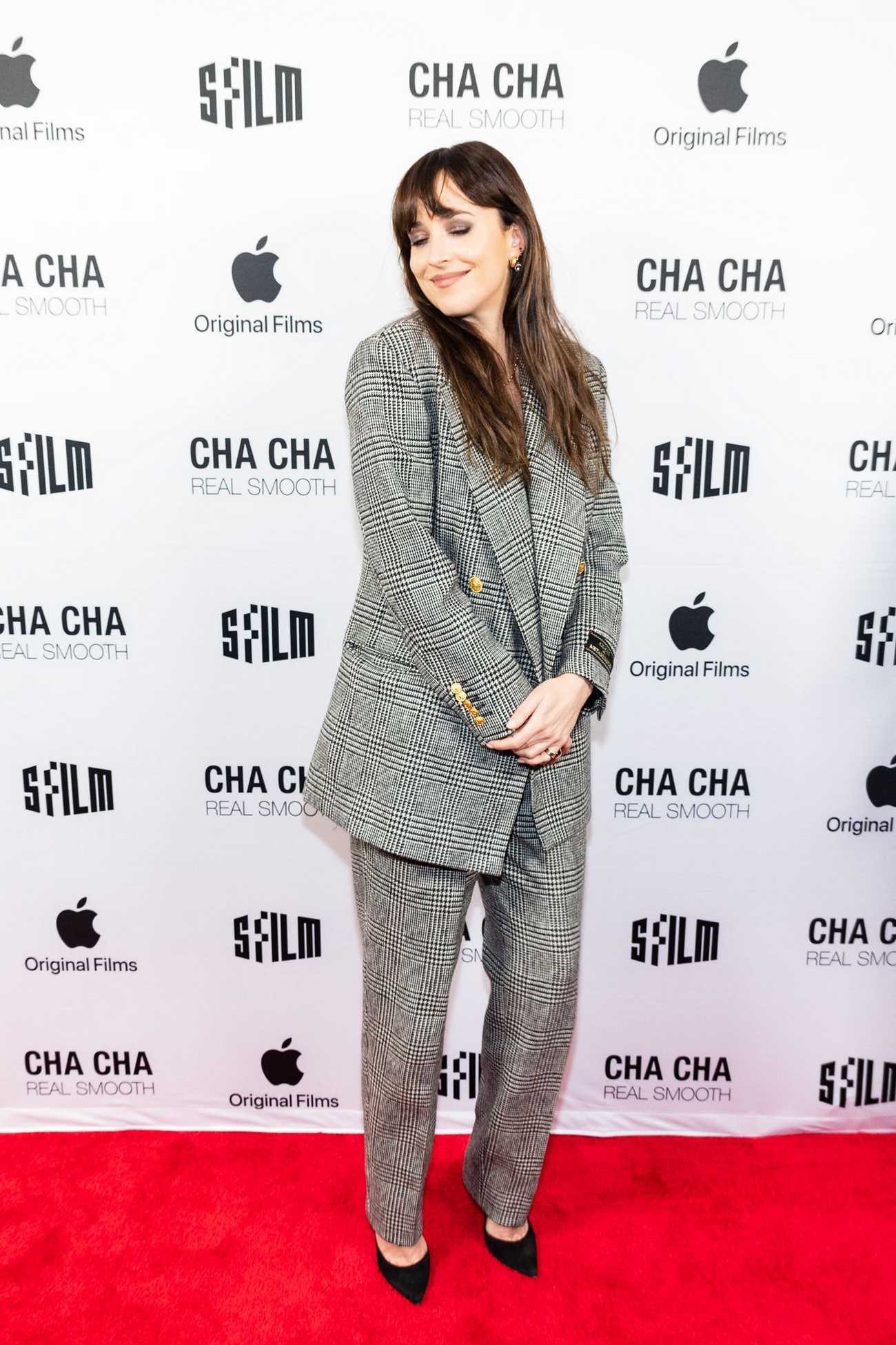 Dakota_Johnson_-_2022_San_Francisco_Film_Festival_-__Cha_Cha_Real_Smooth__Premiere_0430202223.jpg