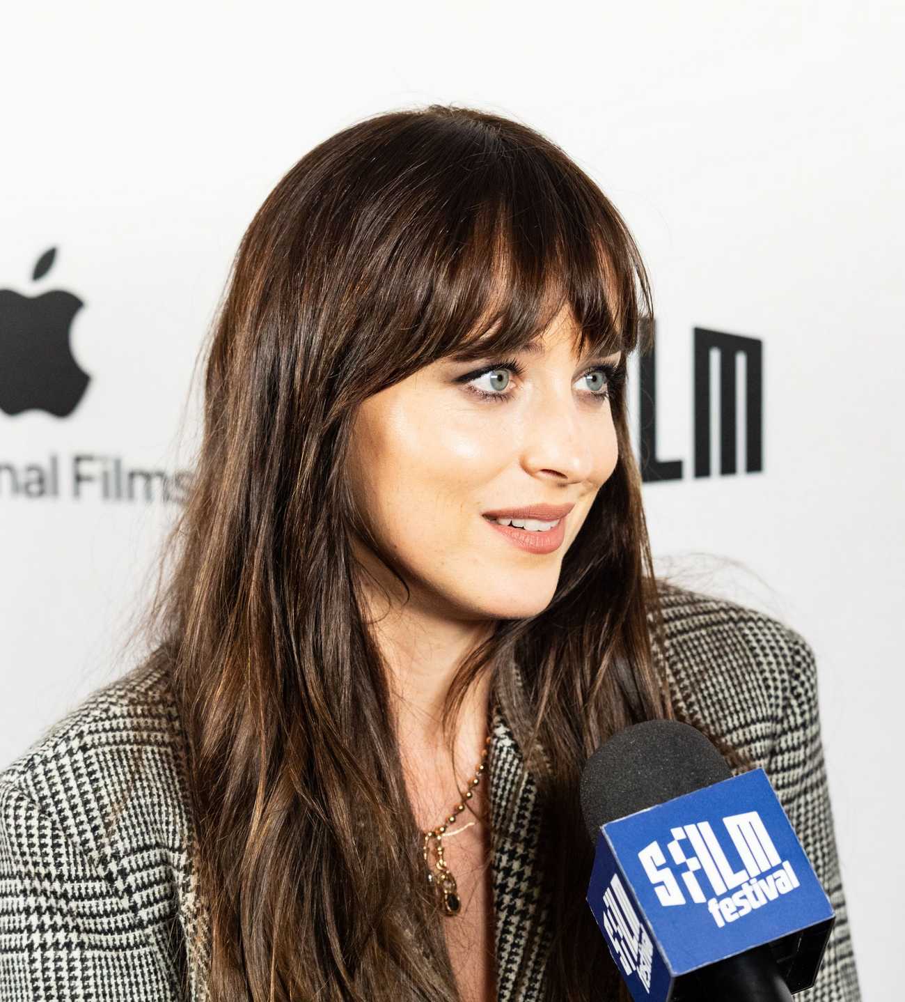 Dakota_Johnson_-_2022_San_Francisco_Film_Festival_-__Cha_Cha_Real_Smooth__Premiere_0430202227.jpg