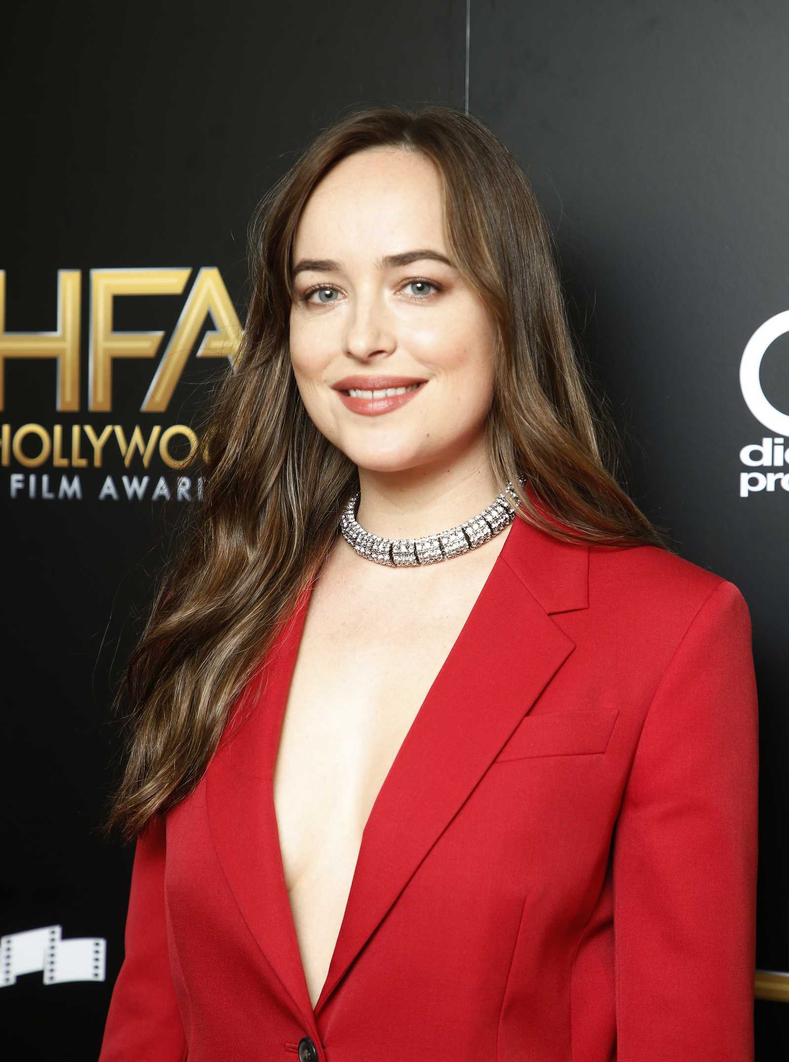 Dakota_Johnson_-_21st_Annual_Hollywood_Film_Awards_on_November_5-04.jpg