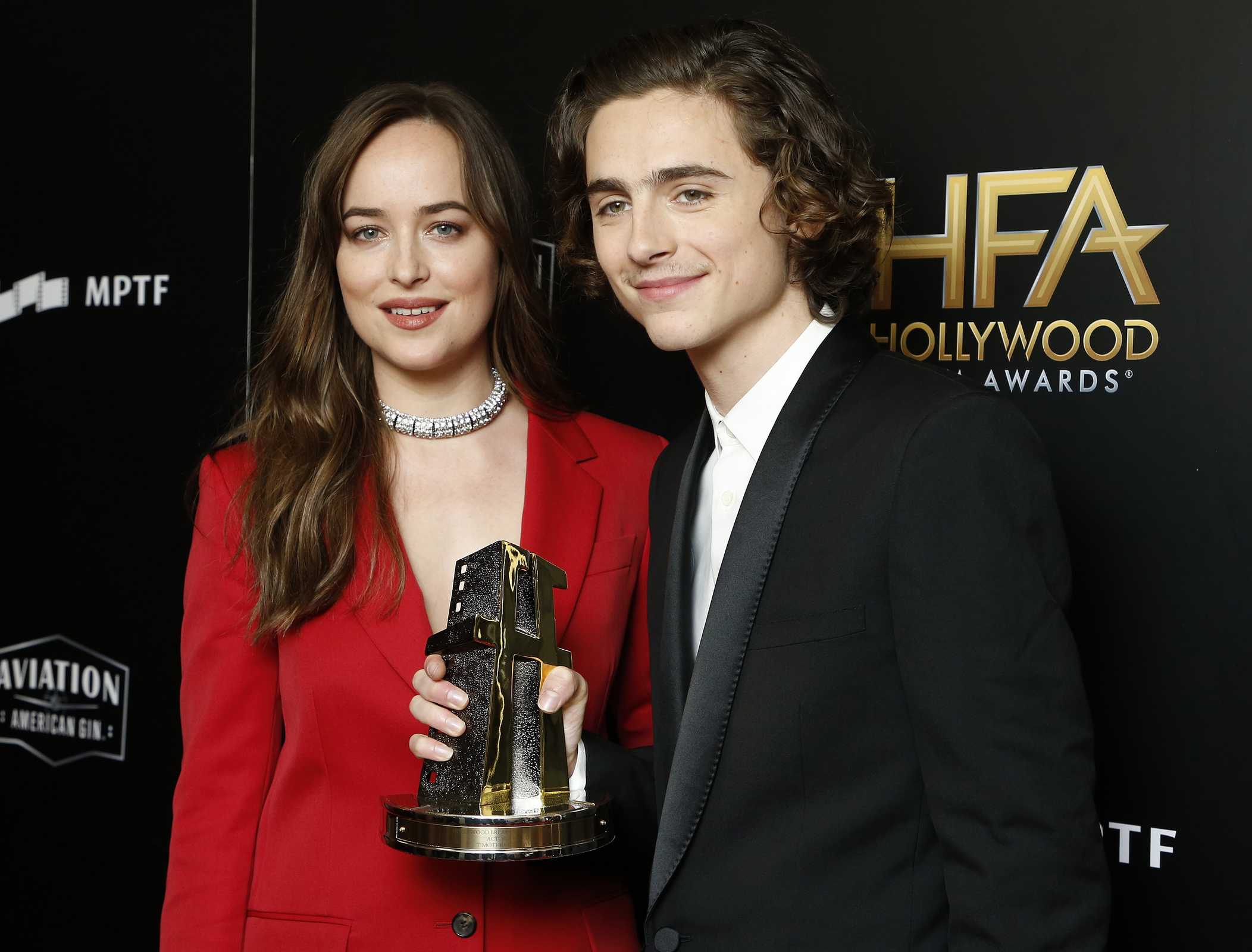 Dakota_Johnson_-_21st_Annual_Hollywood_Film_Awards_on_November_5-20.jpg