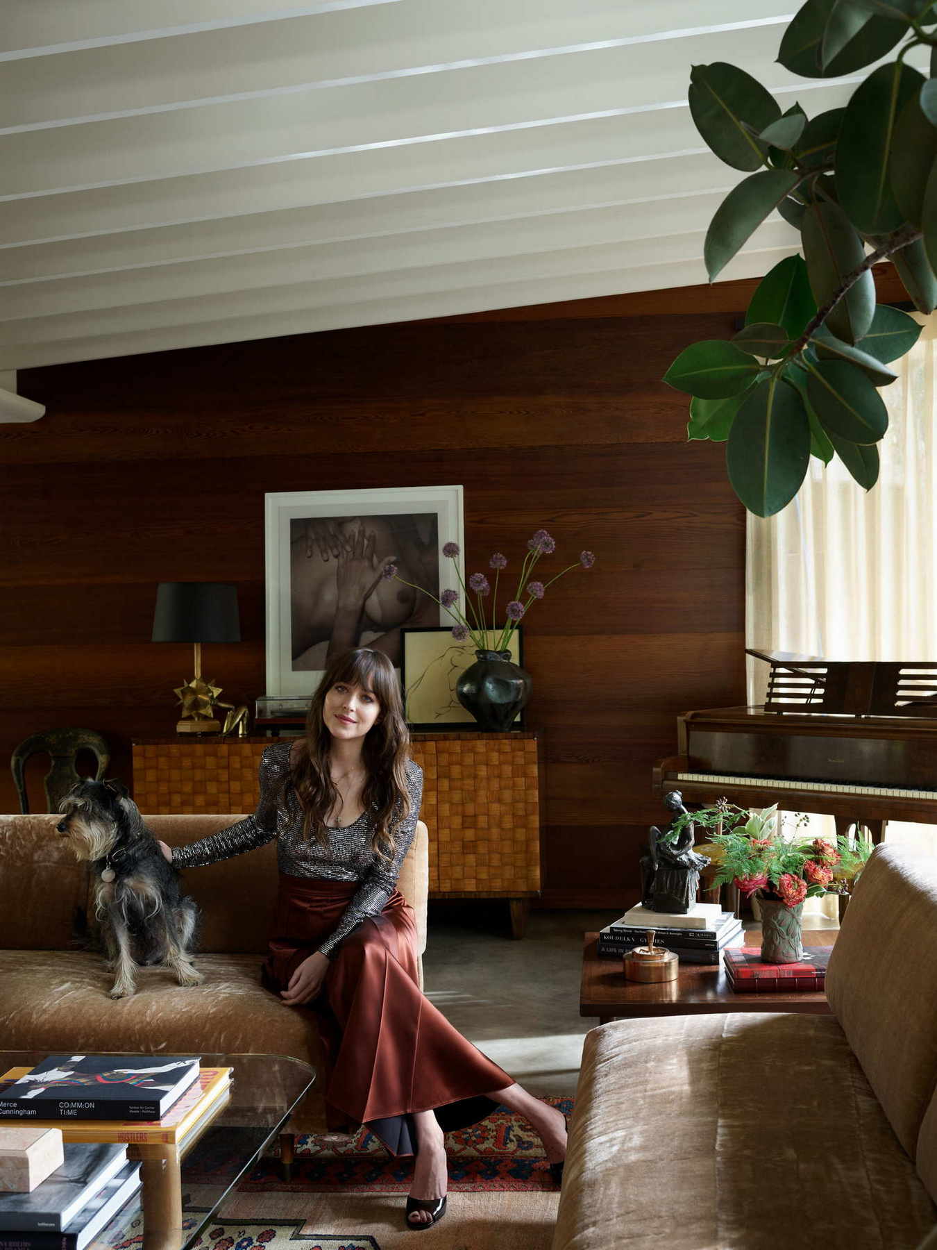Dakota_Johnson_-_Architectural_Digest_Magazine_by_Simon_Upton_28March_2020292.jpg