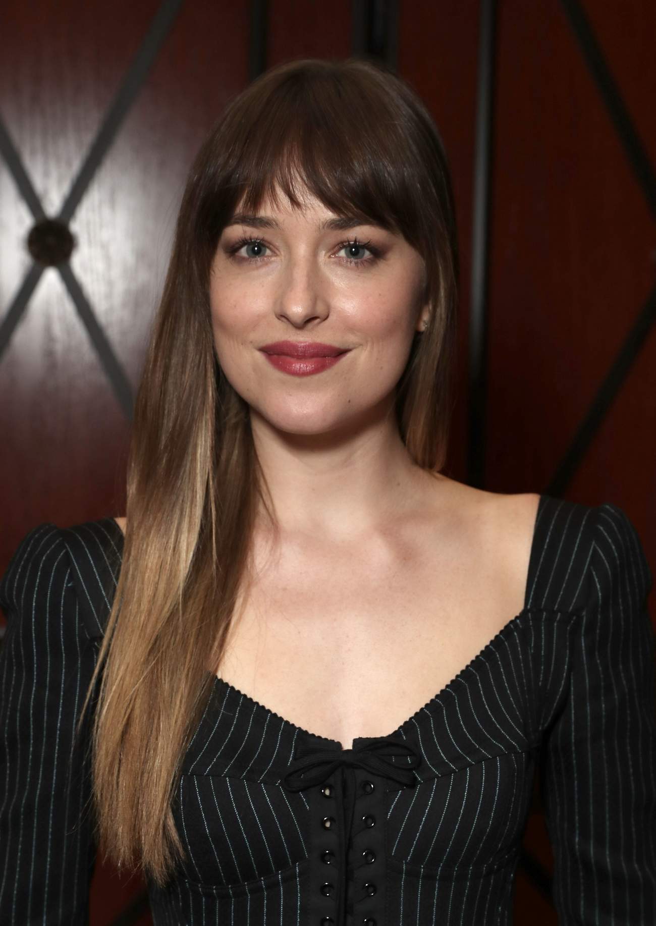 Dakota_Johnson_-_At_CinemaCon_2018_-_Amazon_Studios_-_April_2600006.jpg Dakota_Johnson_-_At_CinemaCon_2018_-_Amazon_Studios_-_April_2600006.jpg