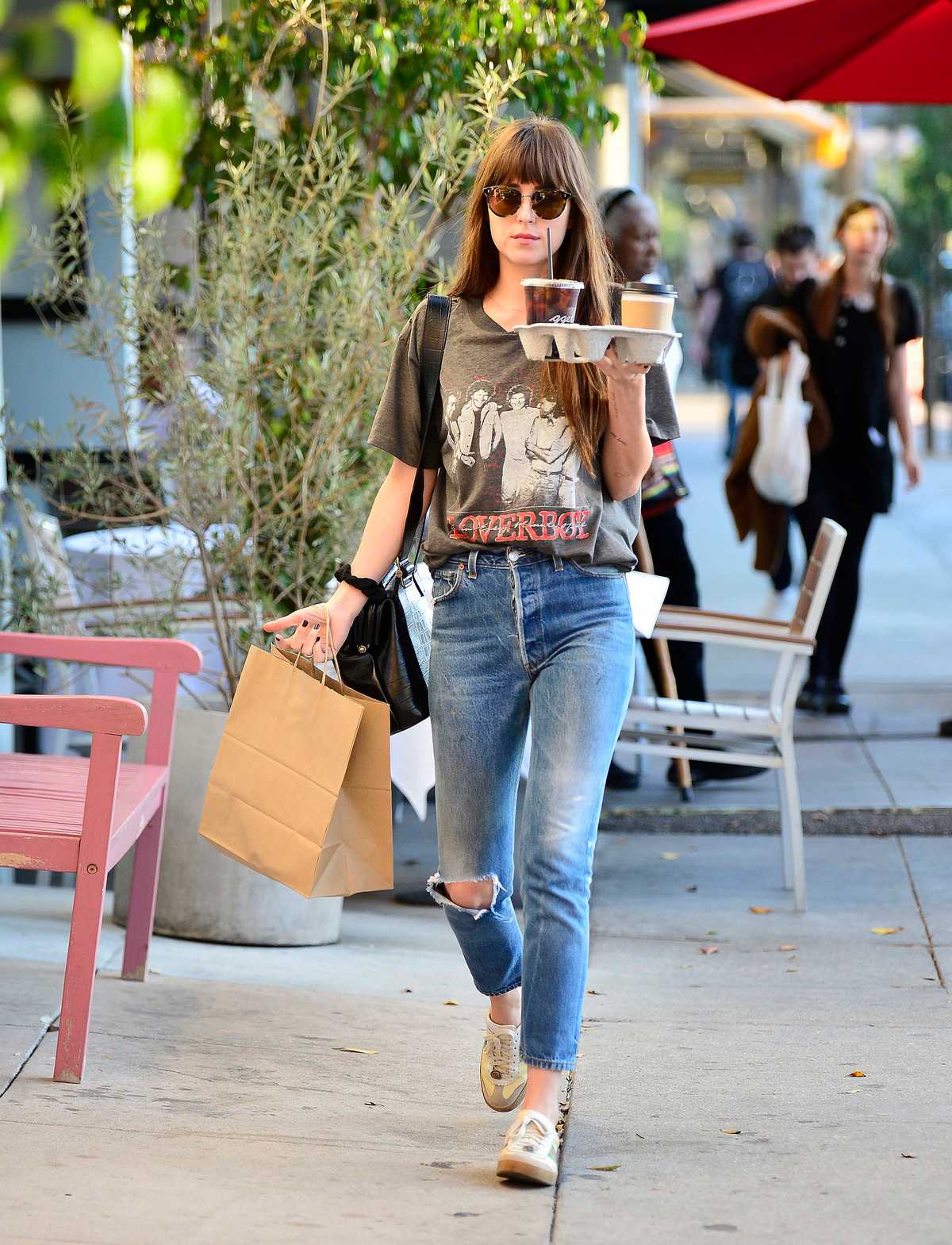 Dakota_Johnson_-_At_Go_Get_em_Tiger_in_Larchmont_Village_in_LA_November_62C_2019-03.jpg Dakota_Johnson_-_At_Go_Get_em_Tiger_in_Larchmont_Village_in_LA_November_62C_2019-03.jpg