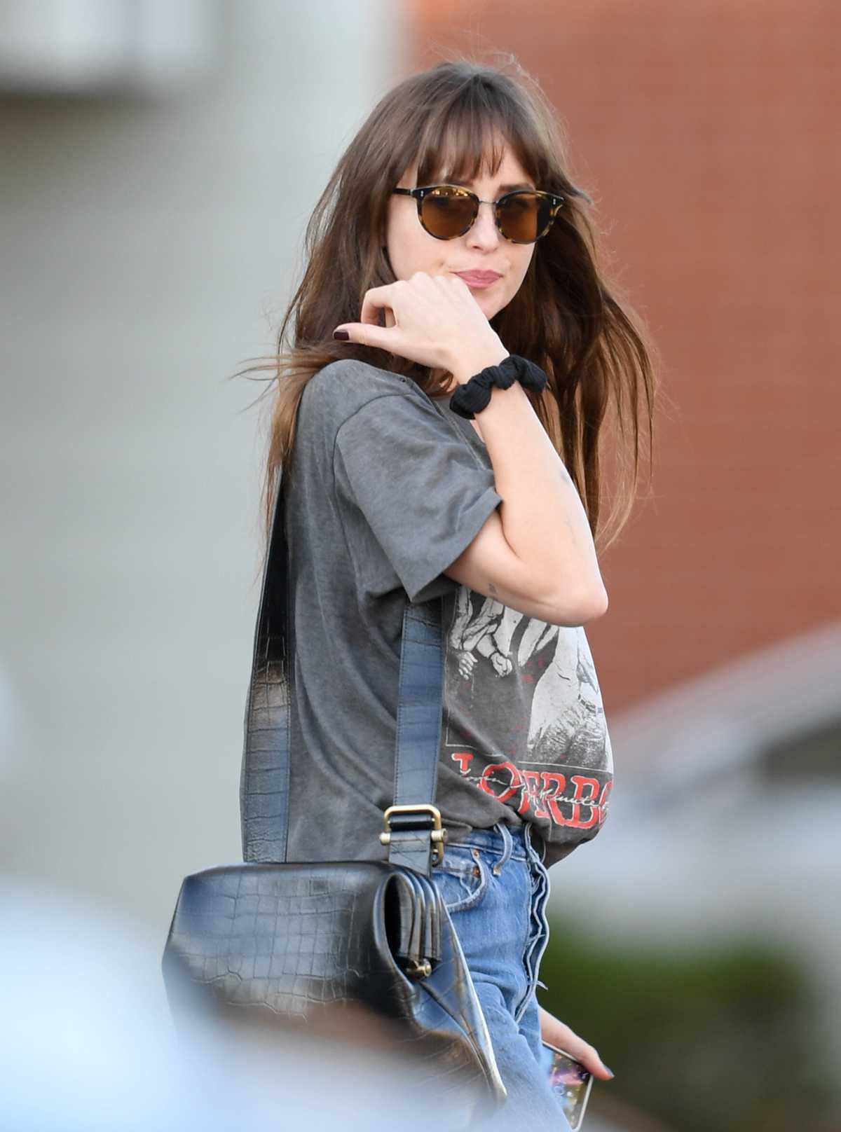 Dakota_Johnson_-_At_Go_Get_em_Tiger_in_Larchmont_Village_in_LA_November_62C_2019-05.jpg Dakota_Johnson_-_At_Go_Get_em_Tiger_in_Larchmont_Village_in_LA_November_62C_2019-05.jpg