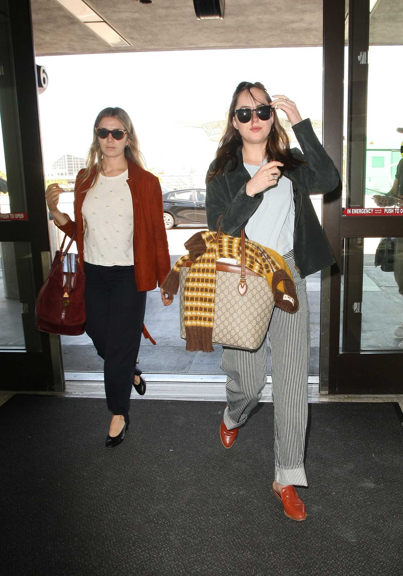 Dakota_Johnson_-_At_LAX_Airport_in_Los_Angeles_on_March_29-11.jpg