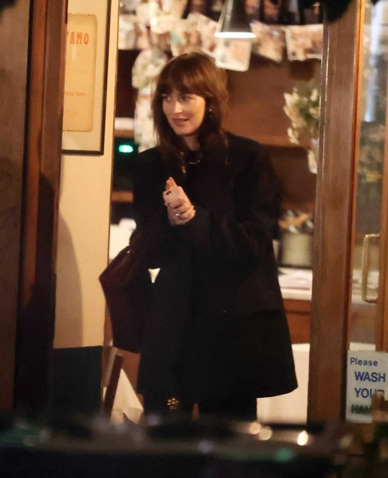 Dakota_Johnson_-_At_Rocco_Restaurant_in_Rome_03202024_04.jpg Dakota_Johnson_-_At_Rocco_Restaurant_in_Rome_03202024_04.jpg