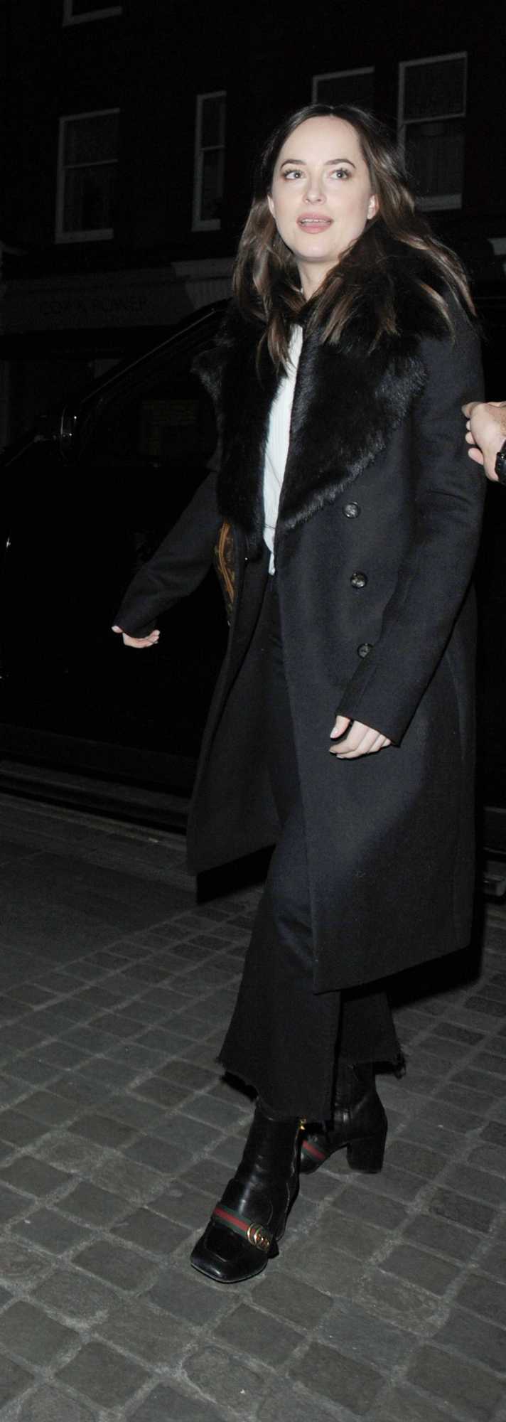 Dakota_Johnson_-_Chiltern_Firehouse_in_London_on_Feb_8-02.jpg