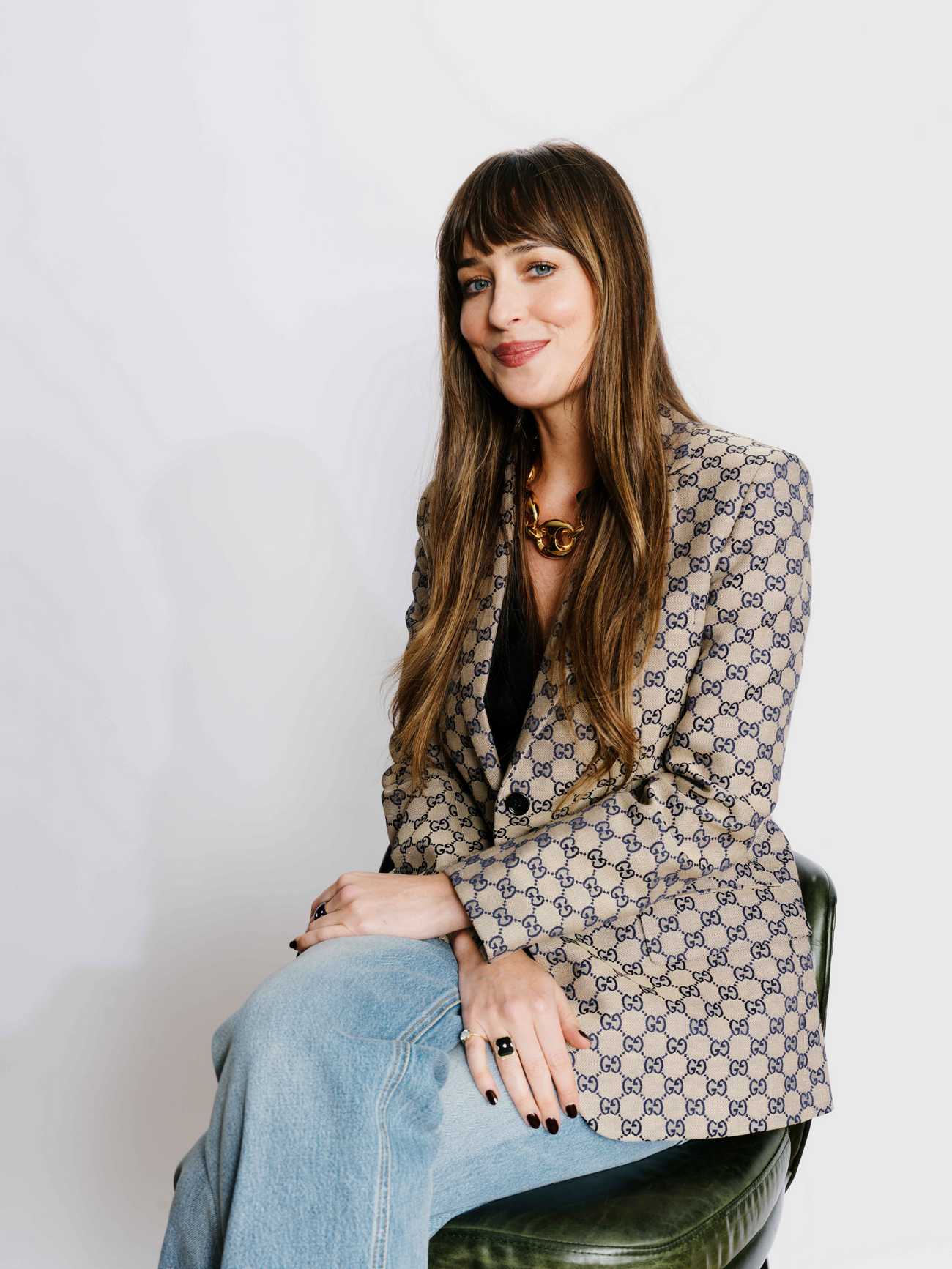 Dakota_Johnson_-_Deadline_Studio_during_the_Toronto_International_Film_Festival_-_September_72C_2024_01.jpg