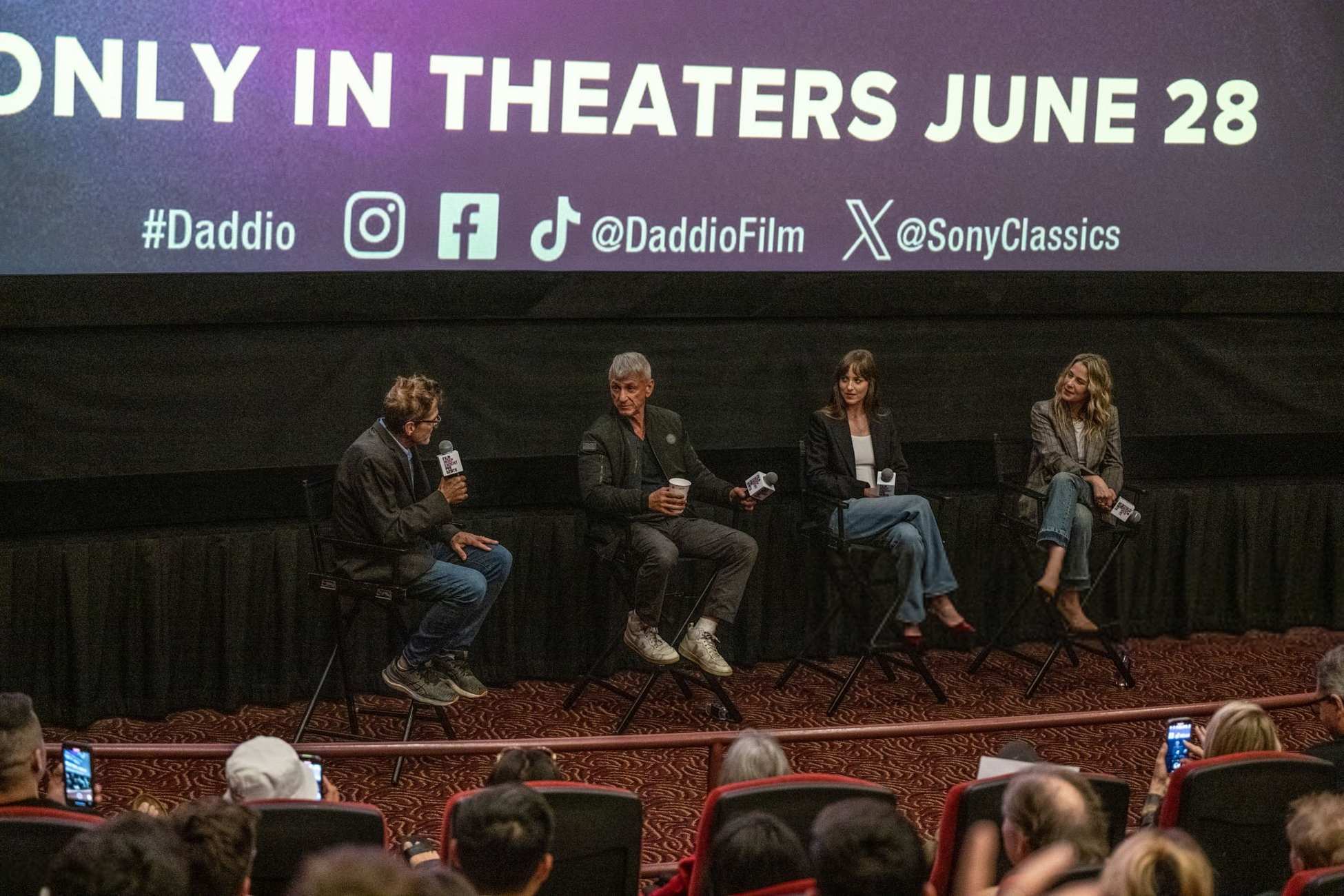 Dakota_Johnson_-_Film_Independent_Special_Screening_of_Daddio_in_Los_Angeles_June_182C_2024_05.jpg Dakota_Johnson_-_Film_Independent_Special_Screening_of_Daddio_in_Los_Angeles_June_182C_2024_05.jpg