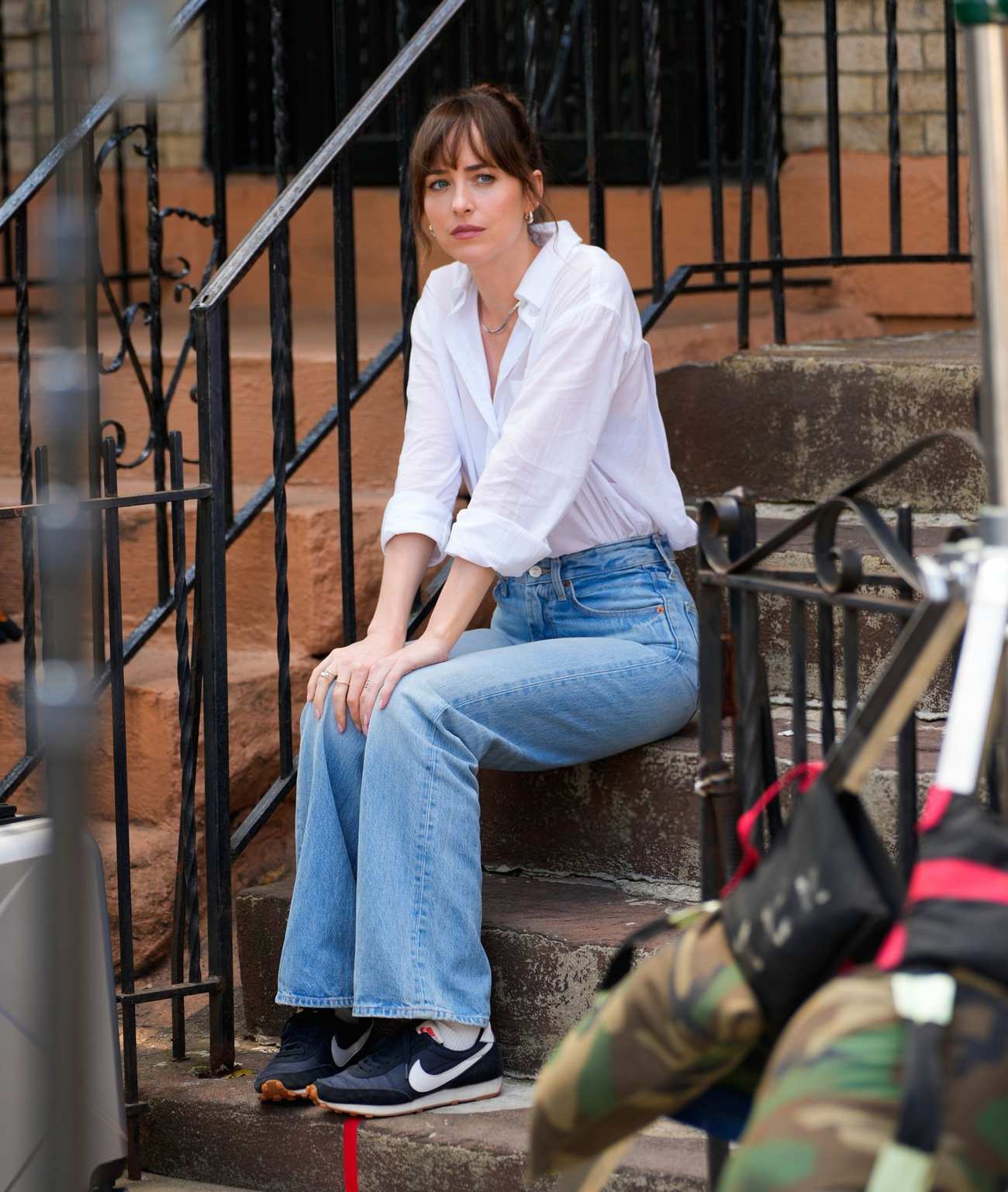Dakota_Johnson_-_Filming__Materialists__in_New_York_June_52C_2024_03.jpg