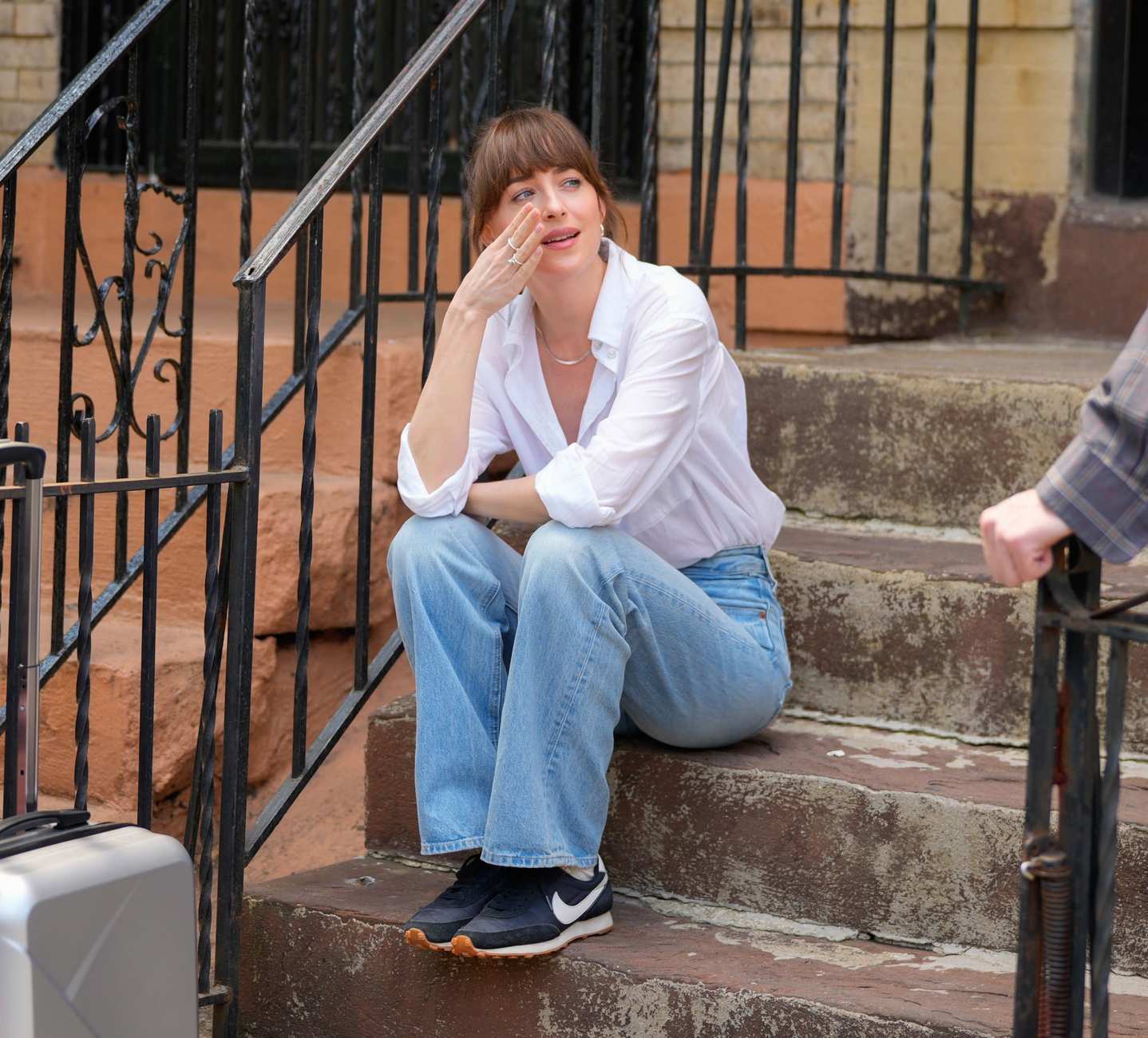 Dakota_Johnson_-_Filming__Materialists__in_New_York_June_52C_2024_04.jpg Dakota_Johnson_-_Filming__Materialists__in_New_York_June_52C_2024_04.jpg