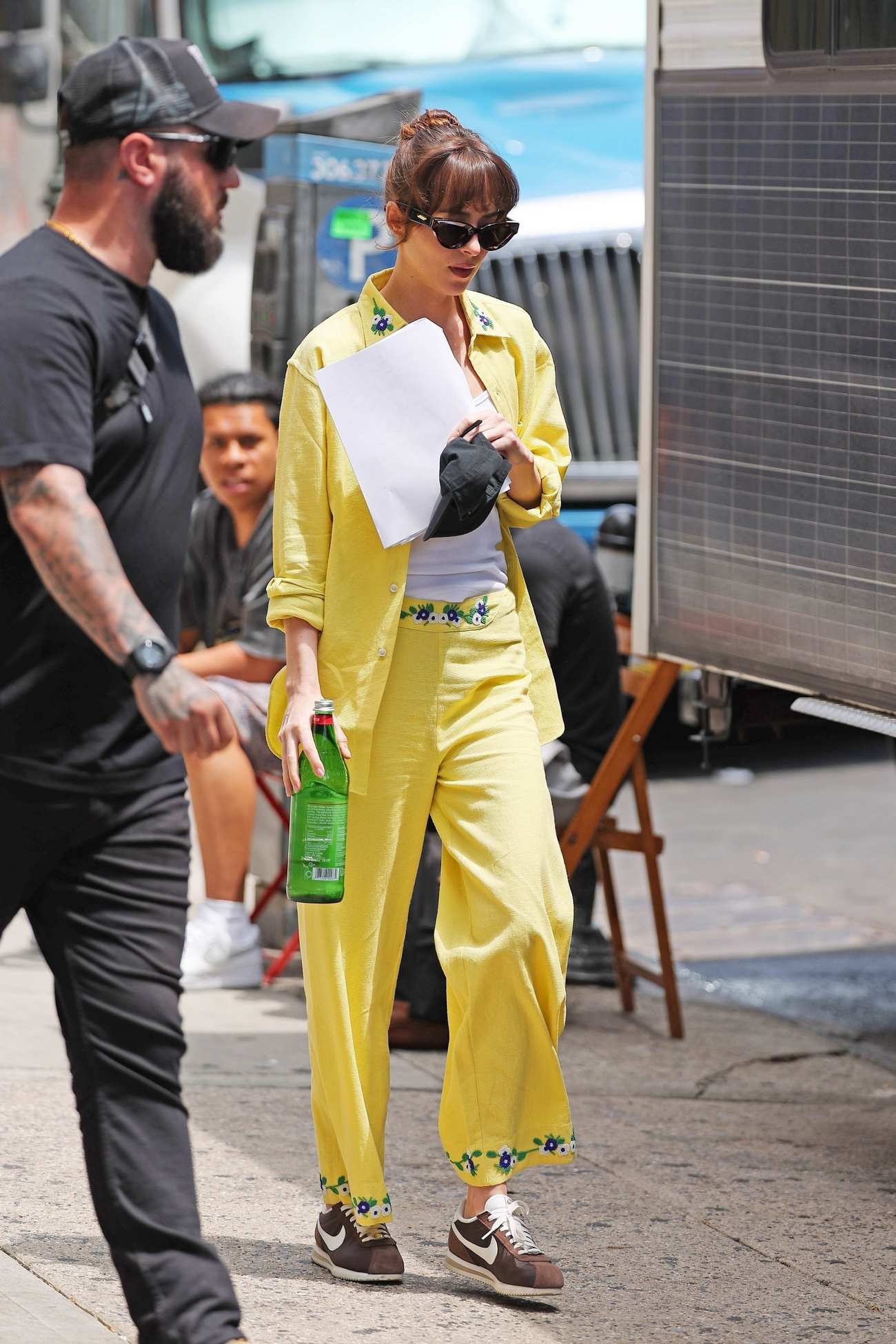 Dakota_Johnson_-_Filming__Materialists__in_New_York_June_52C_2024_21.jpg Dakota_Johnson_-_Filming__Materialists__in_New_York_June_52C_2024_21.jpg