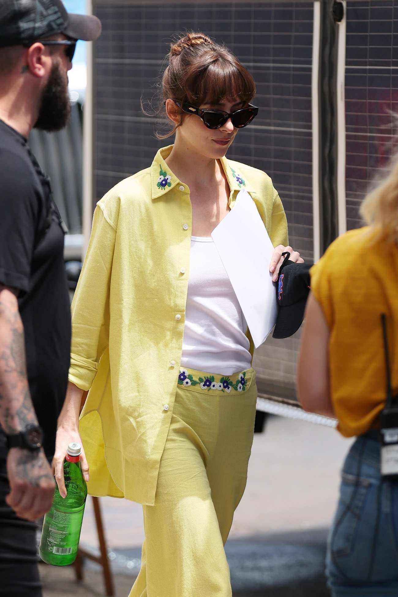 Dakota_Johnson_-_Filming__Materialists__in_New_York_June_52C_2024_22.jpg