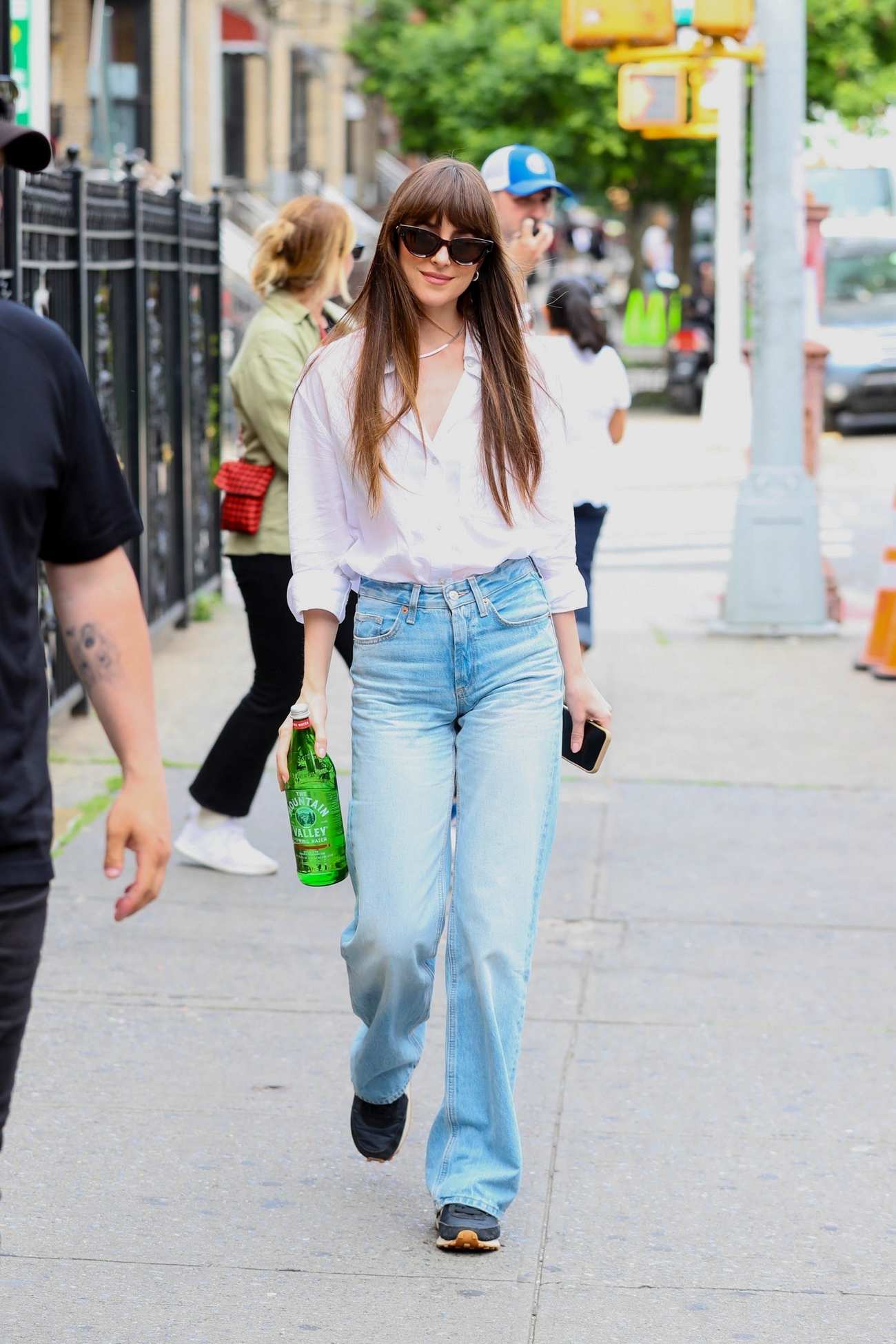 Dakota_Johnson_-_Filming__Materialists__in_New_York_June_52C_2024_24.jpg Dakota_Johnson_-_Filming__Materialists__in_New_York_June_52C_2024_24.jpg