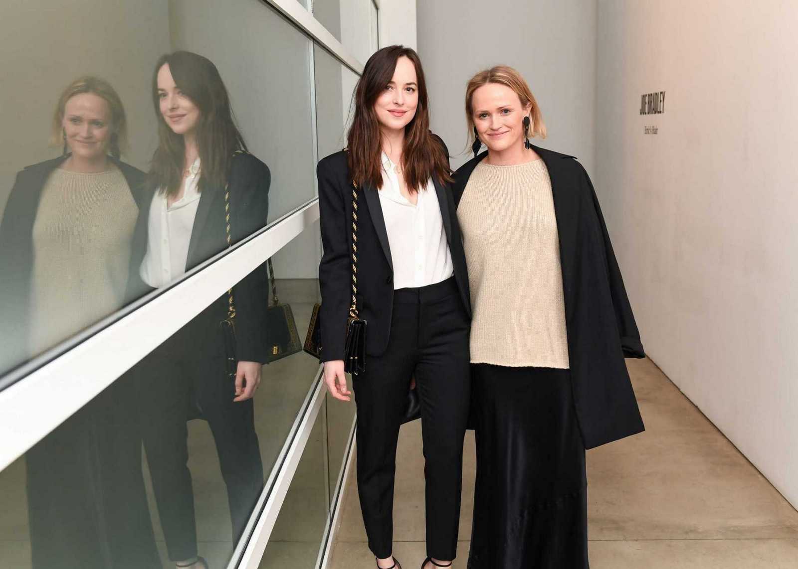 Dakota_Johnson_-_Gagosian_Gallery_opening2C_Los_Angeles_on_February_23-07.jpg Dakota_Johnson_-_Gagosian_Gallery_opening2C_Los_Angeles_on_February_23-07.jpg
