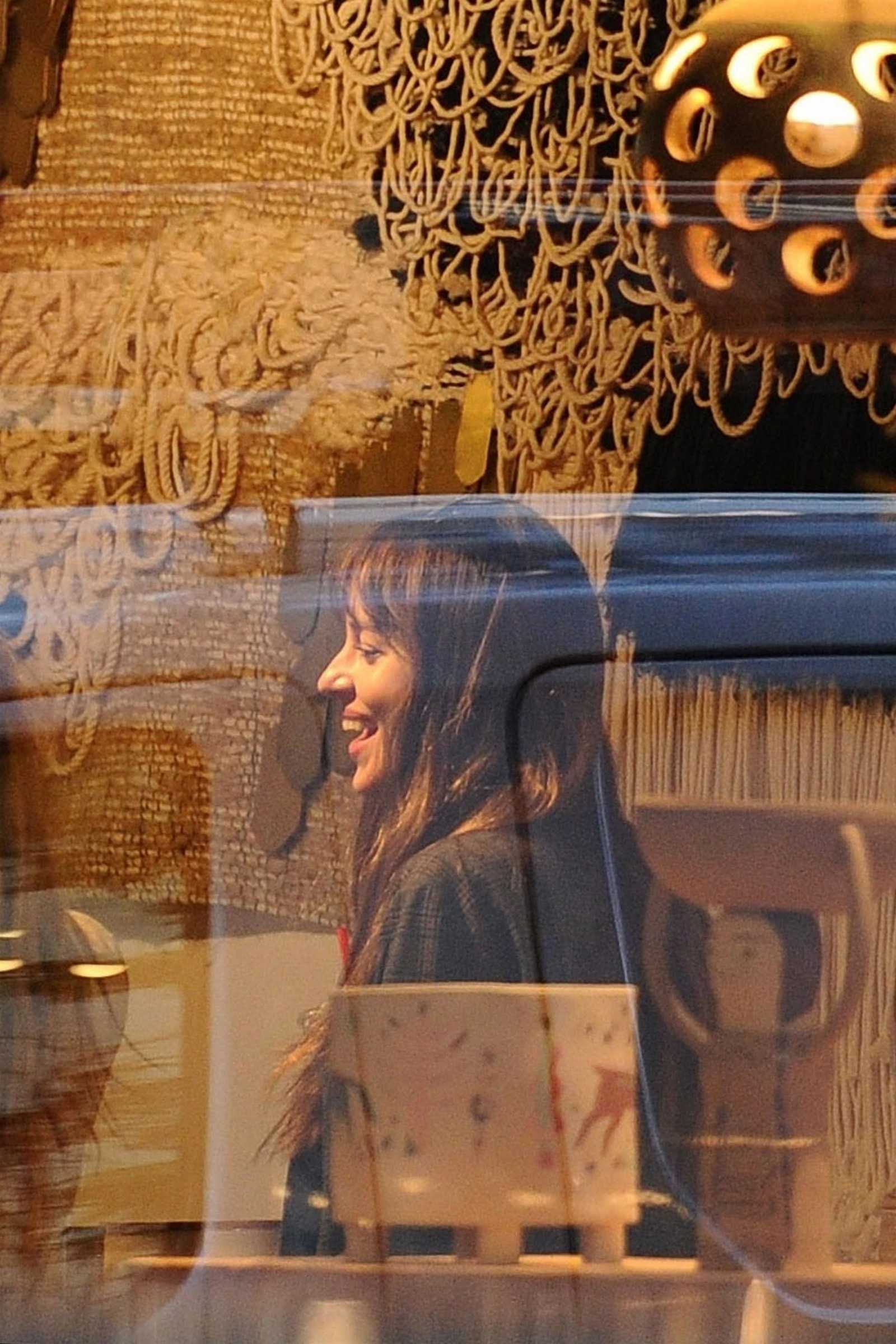 Dakota_Johnson_-_Grabs_an_iced_coffee_and_enjoys_a_day_of_shopping_with_some_friends_in_NYC_September_272C_2018-02.jpg Dakota_Johnson_-_Grabs_an_iced_coffee_and_enjoys_a_day_of_shopping_with_some_friends_in_NYC_September_272C_2018-02.jpg