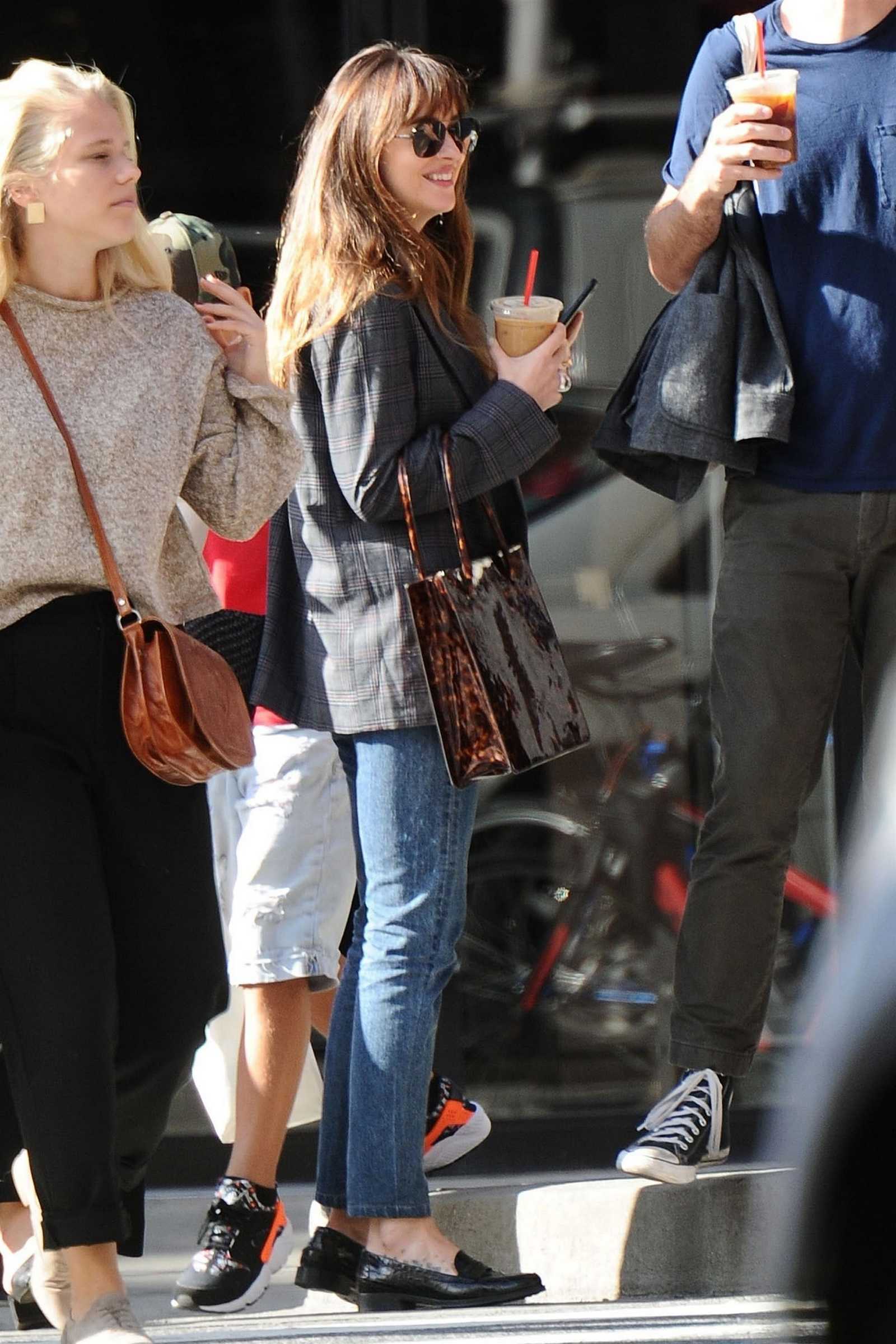 Dakota_Johnson_-_Grabs_an_iced_coffee_and_enjoys_a_day_of_shopping_with_some_friends_in_NYC_September_272C_2018-07.jpg