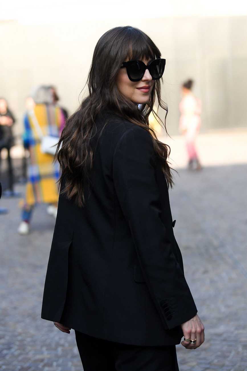 Dakota_Johnson_-_Gucci_FallWinter_2020-2021_Fashion_Show_in_Milan2C_February_192C_2020-04.jpg