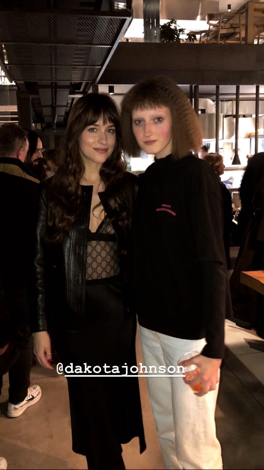 Dakota_Johnson_-_Gucci_FallWinter_2020-2021_Fashion_Show_in_Milan2C_February_192C_2020-09.jpeg