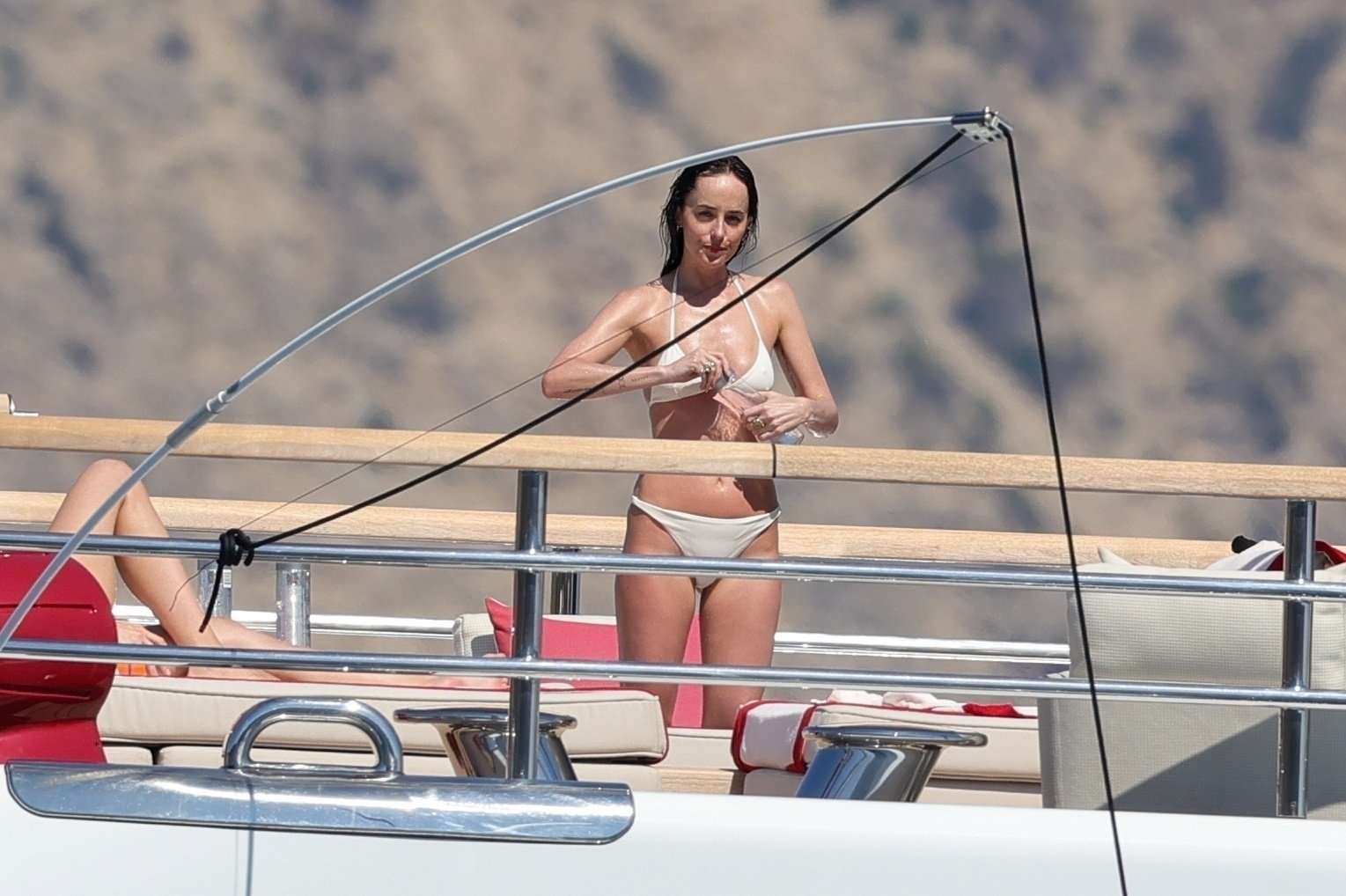Dakota_Johnson_-_In_Ibiza_with_Kate_Hudson_July_22C_2025_06.jpg